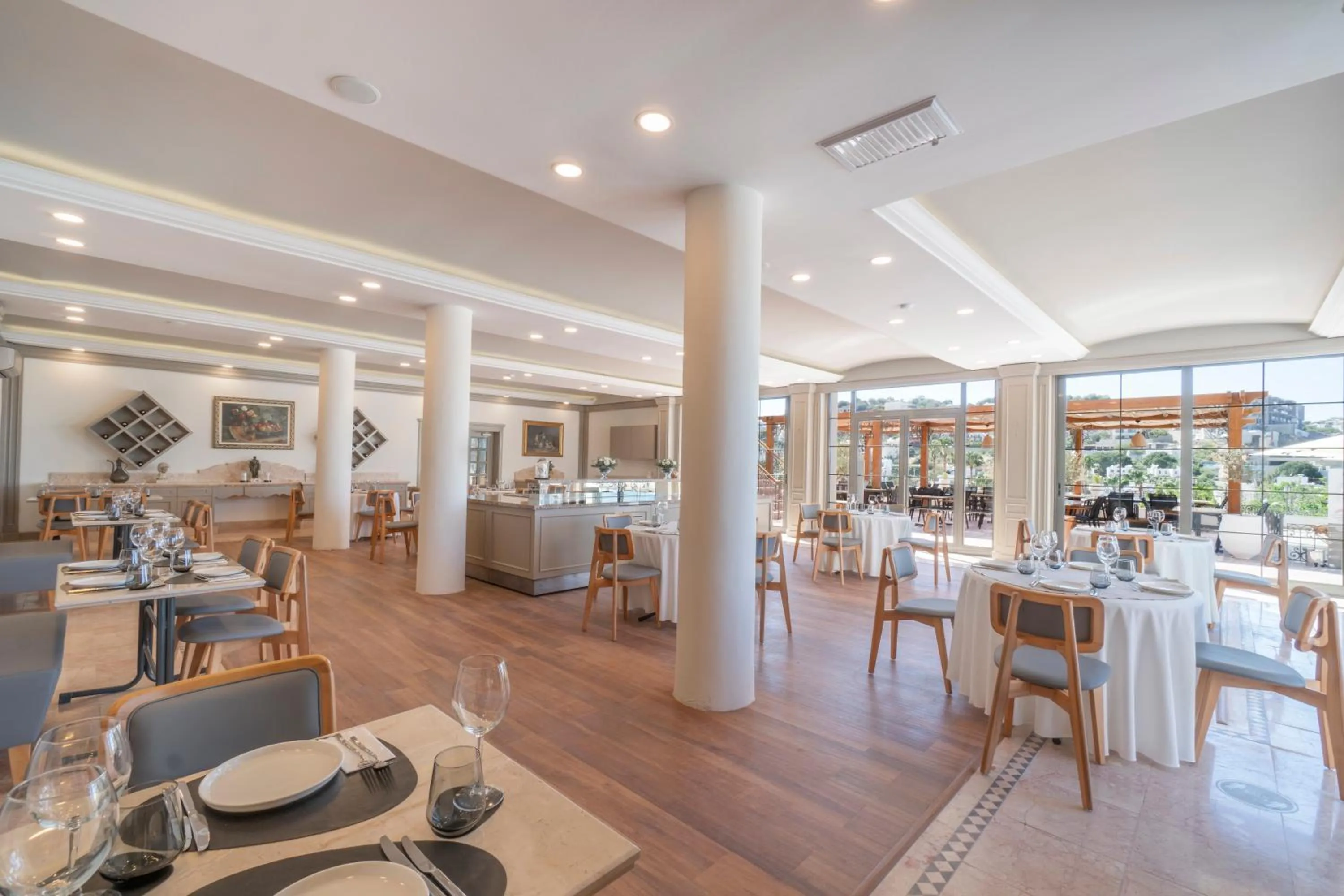 Restaurant/places to eat in Elementa Boutique Hotel - Adults Only