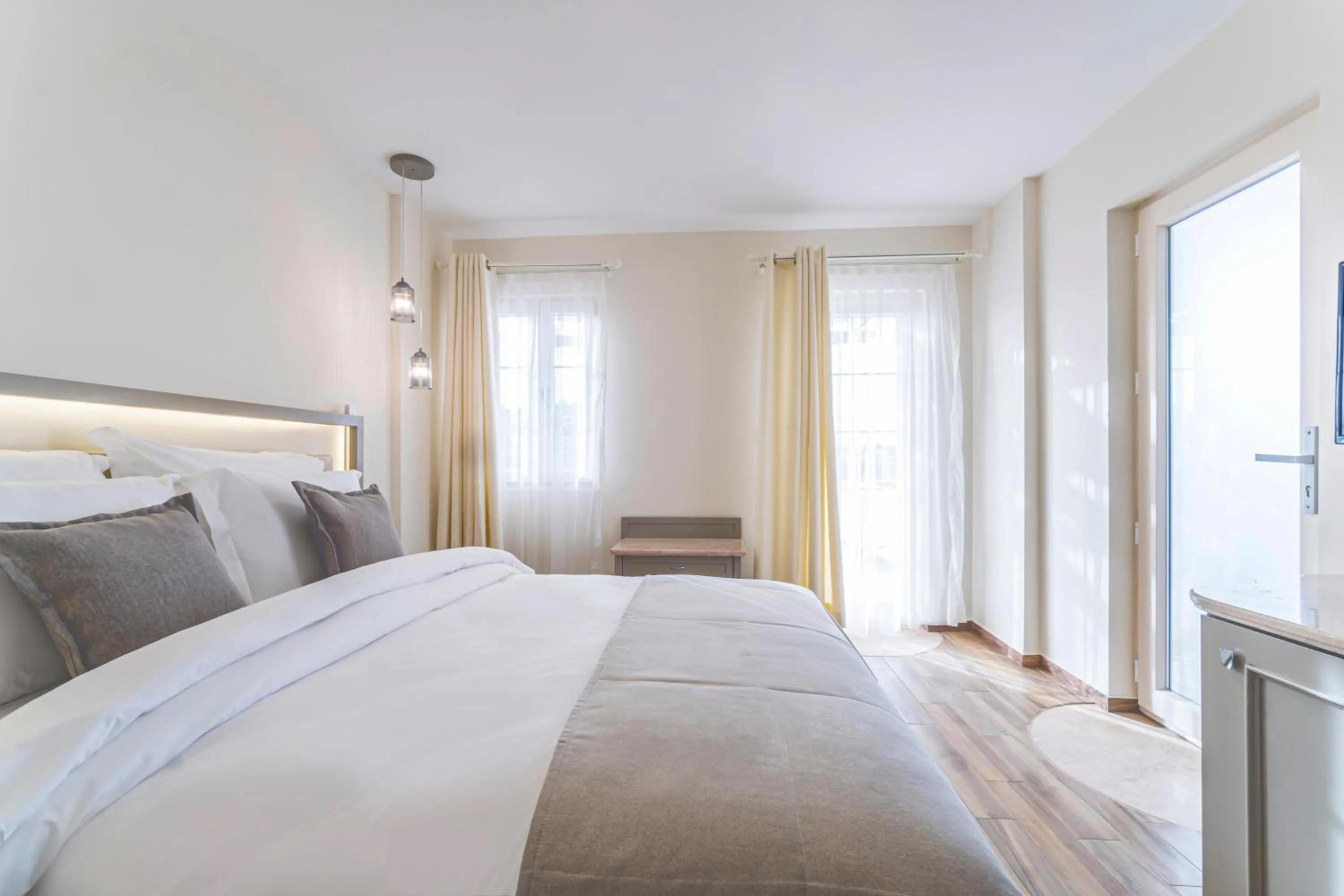 Bedroom, Bed in Elementa Boutique Hotel - Adults Only