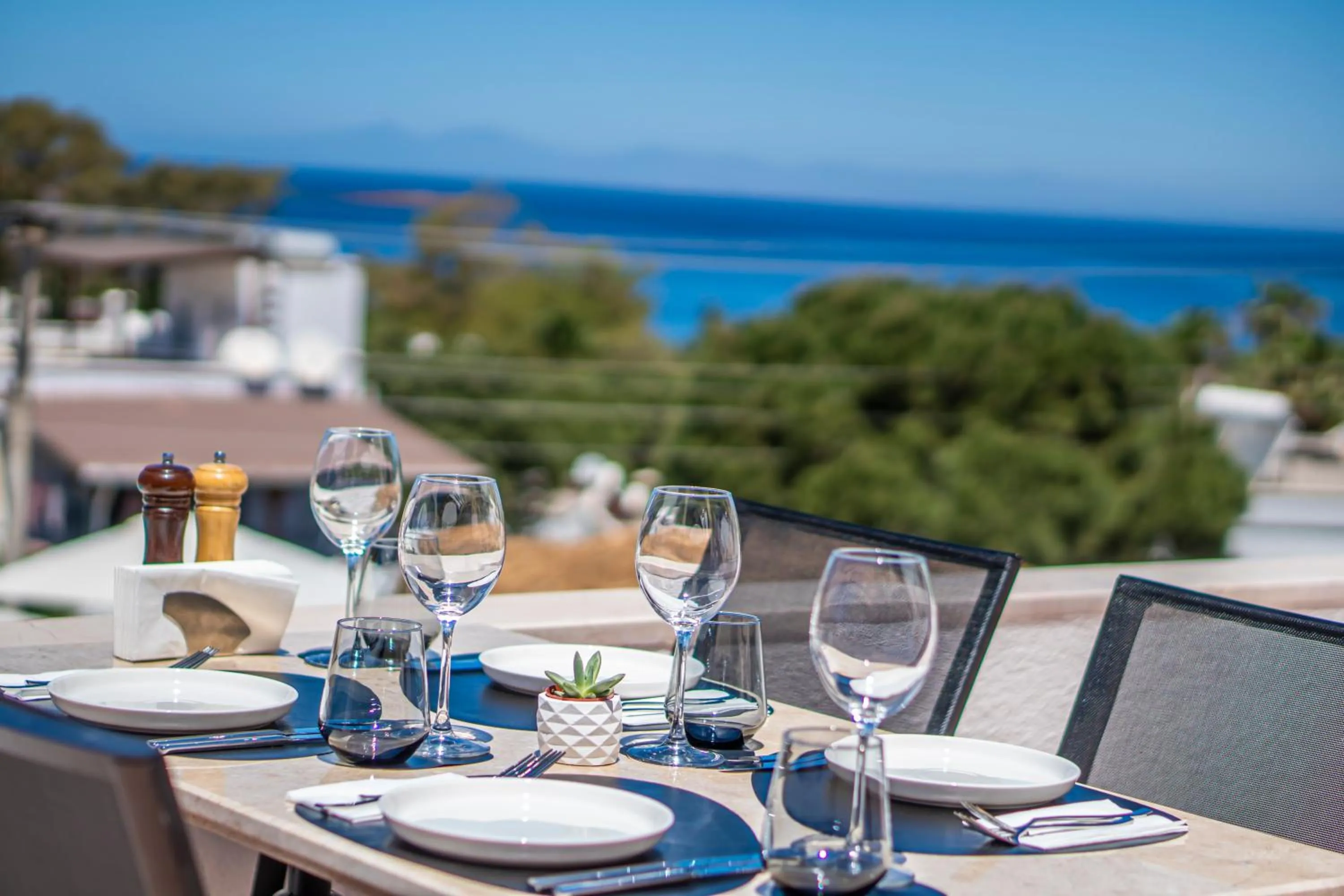 Restaurant/places to eat in Elementa Boutique Hotel - Adults Only