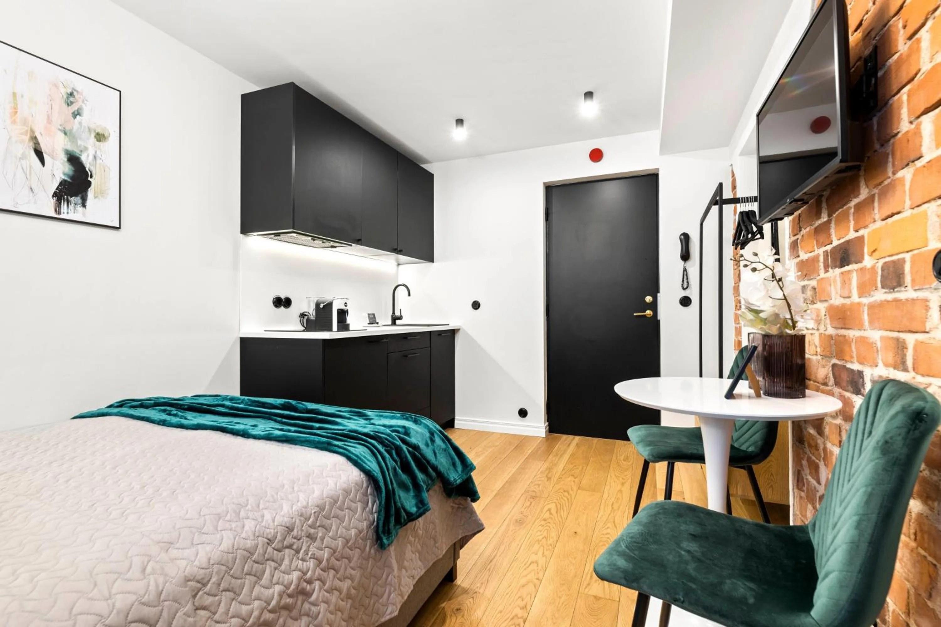 Living room, Bed in Bob W Tallinn City Centre - Avangard