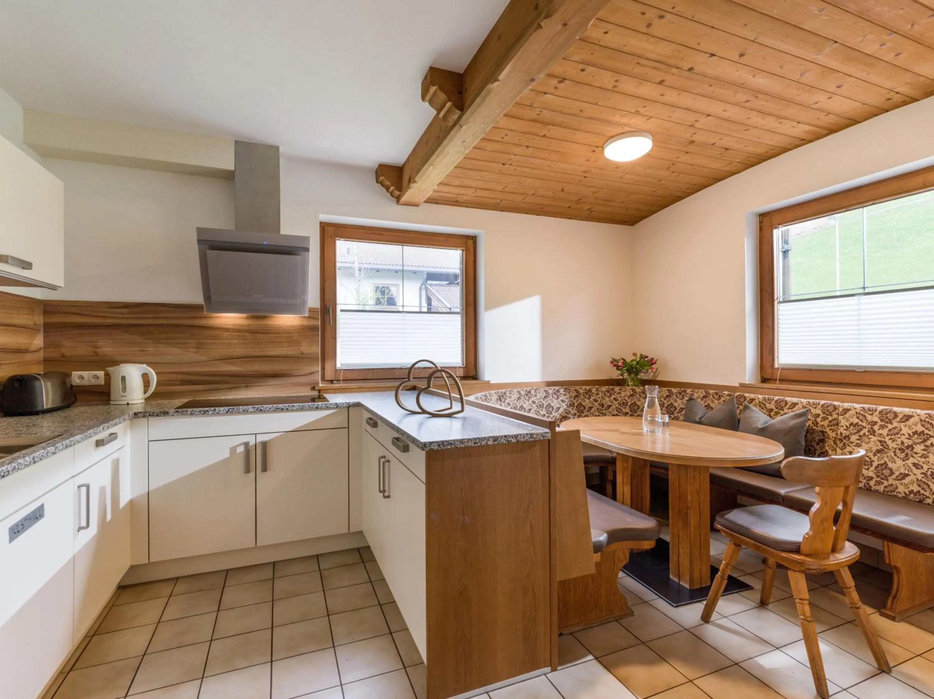 Kitchen or kitchenette in Ferienhaus Kröll