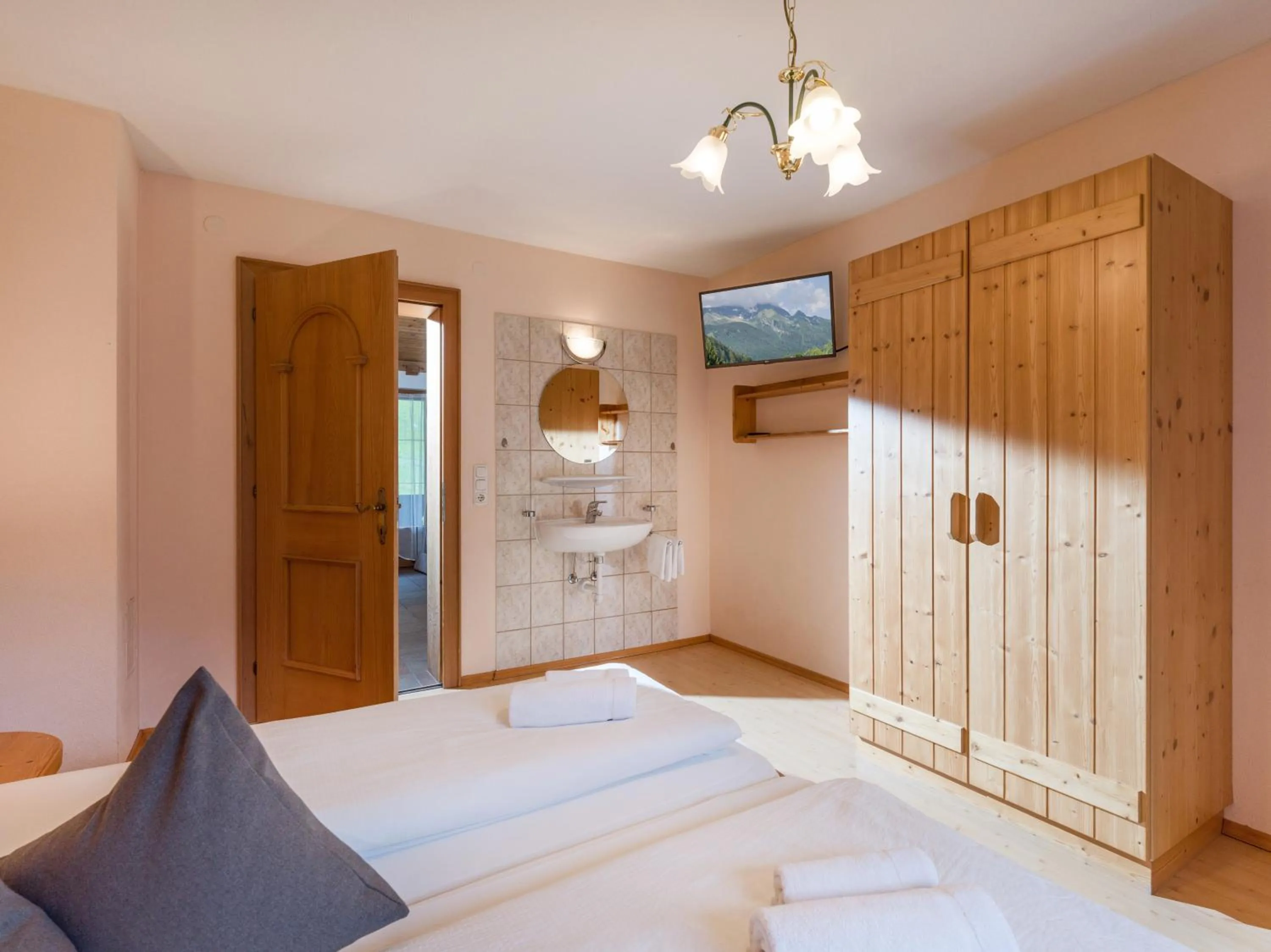 Photo of the whole room, Bed in Ferienhaus Kröll