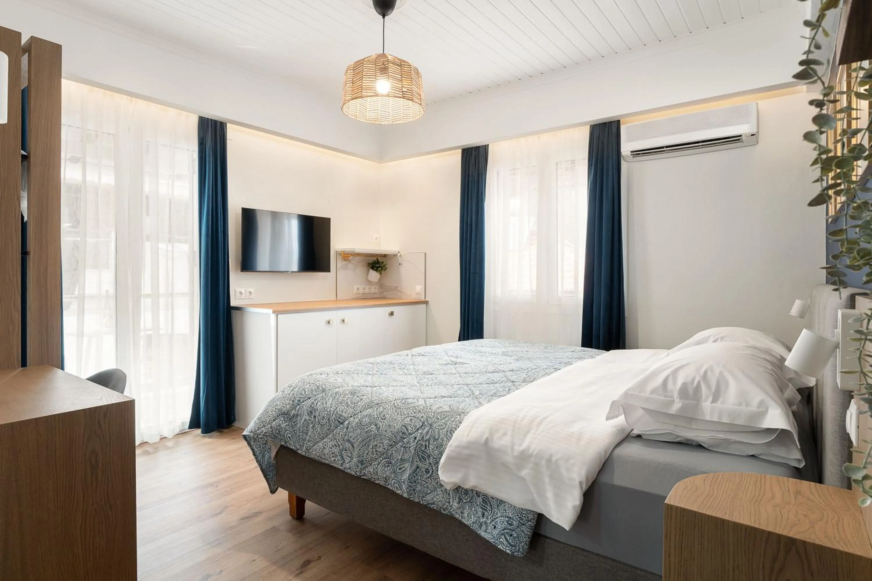Bed in Captain's Seafront Apartments