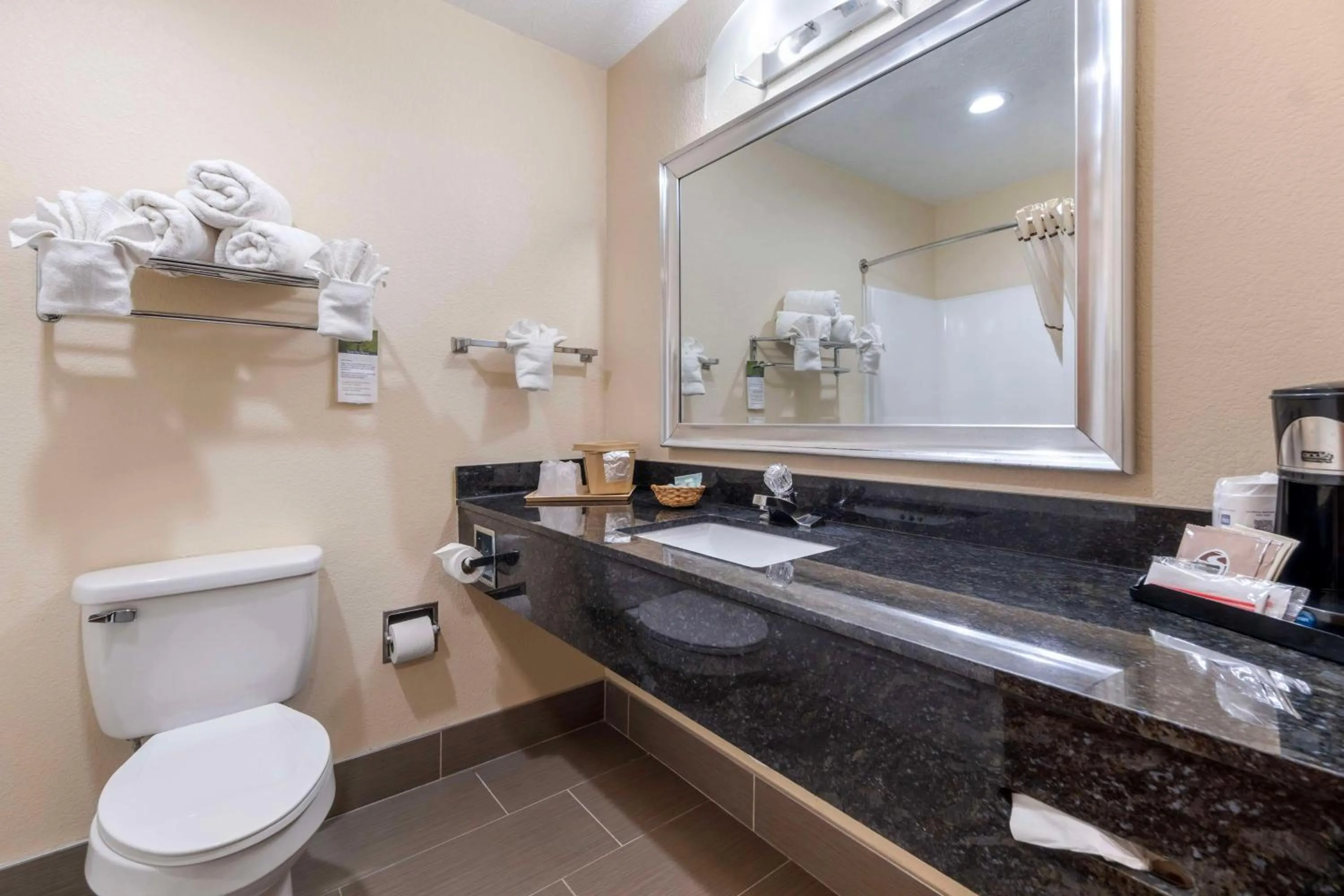 Bathroom in Best Western Campbellsville Inn