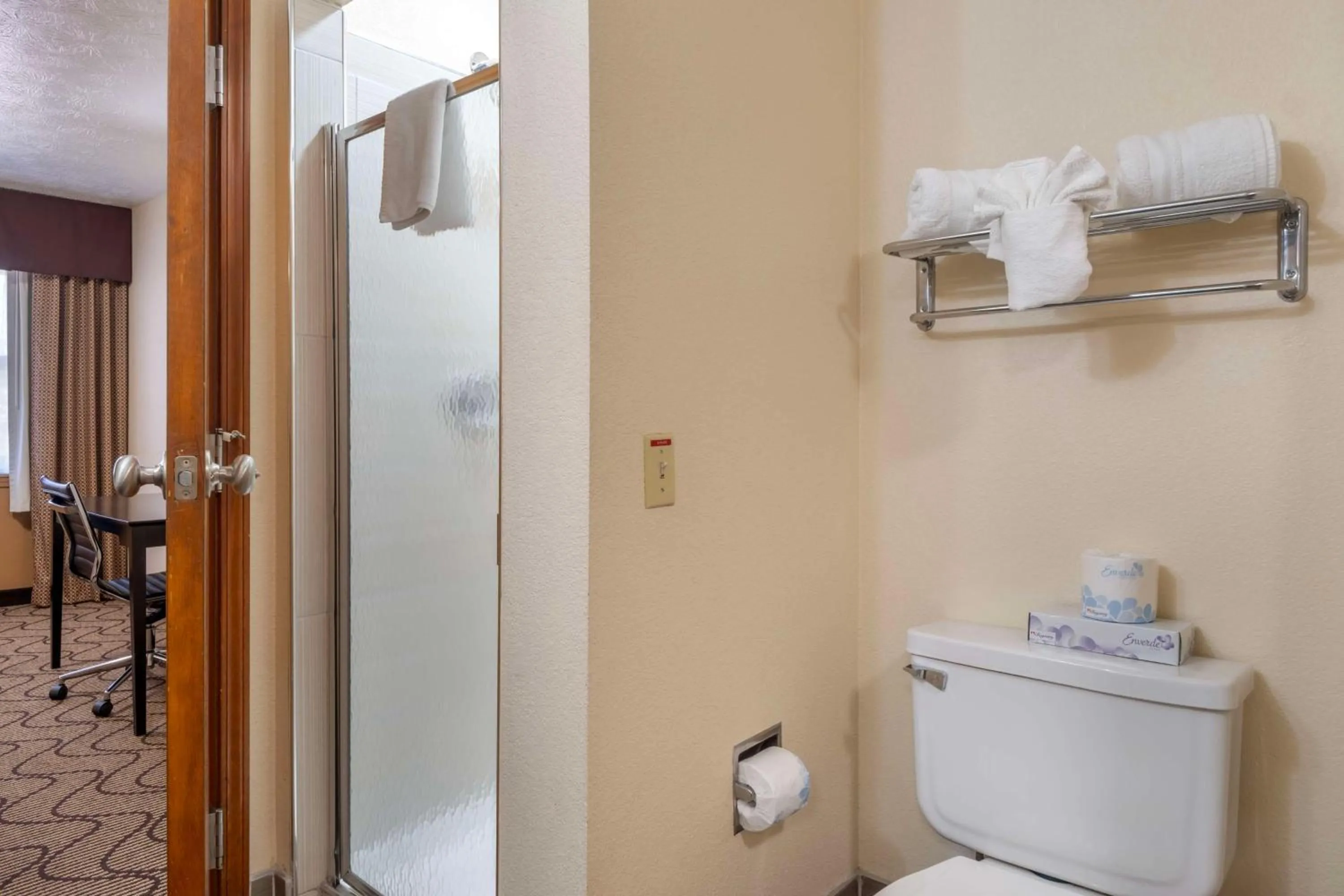 Bathroom in Best Western Campbellsville Inn