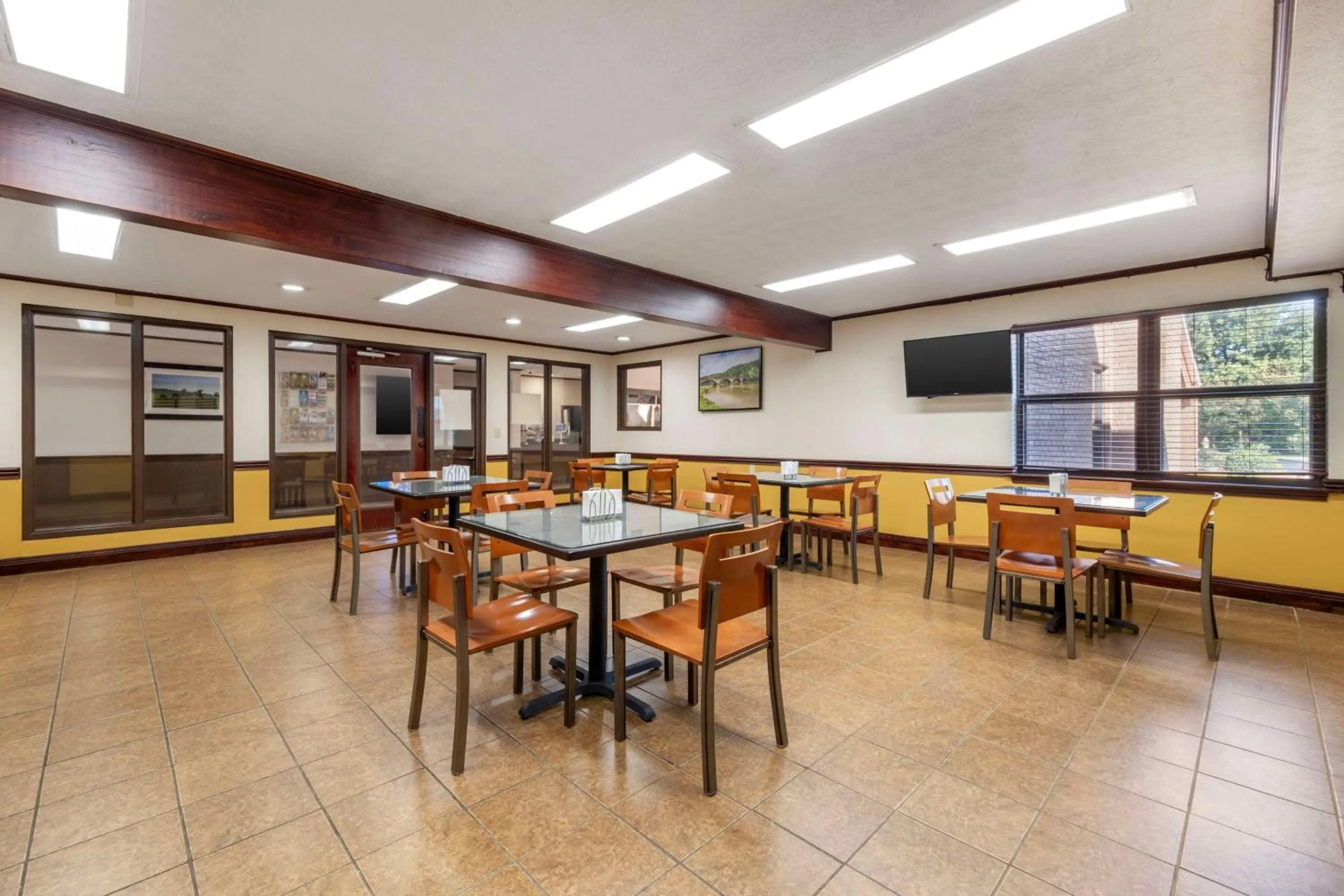 Breakfast in Best Western Campbellsville Inn