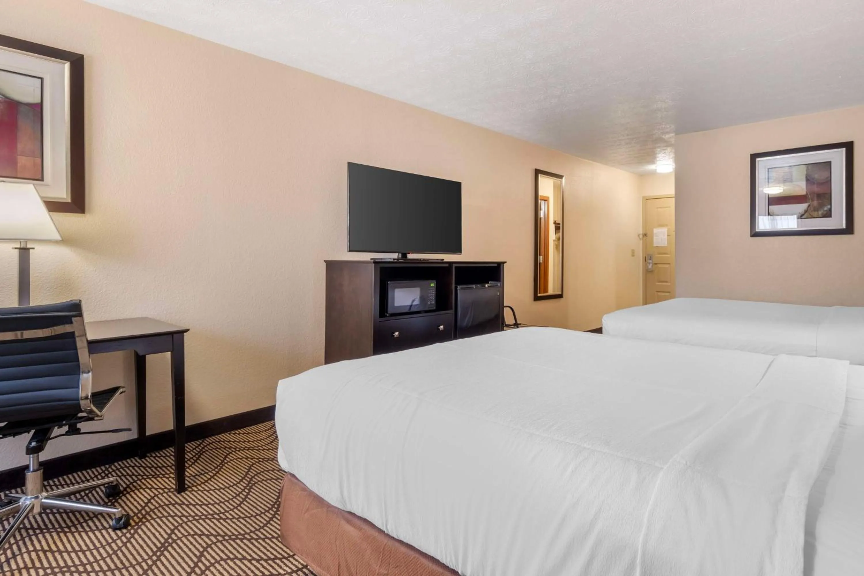 Bedroom, Bed in Best Western Campbellsville Inn