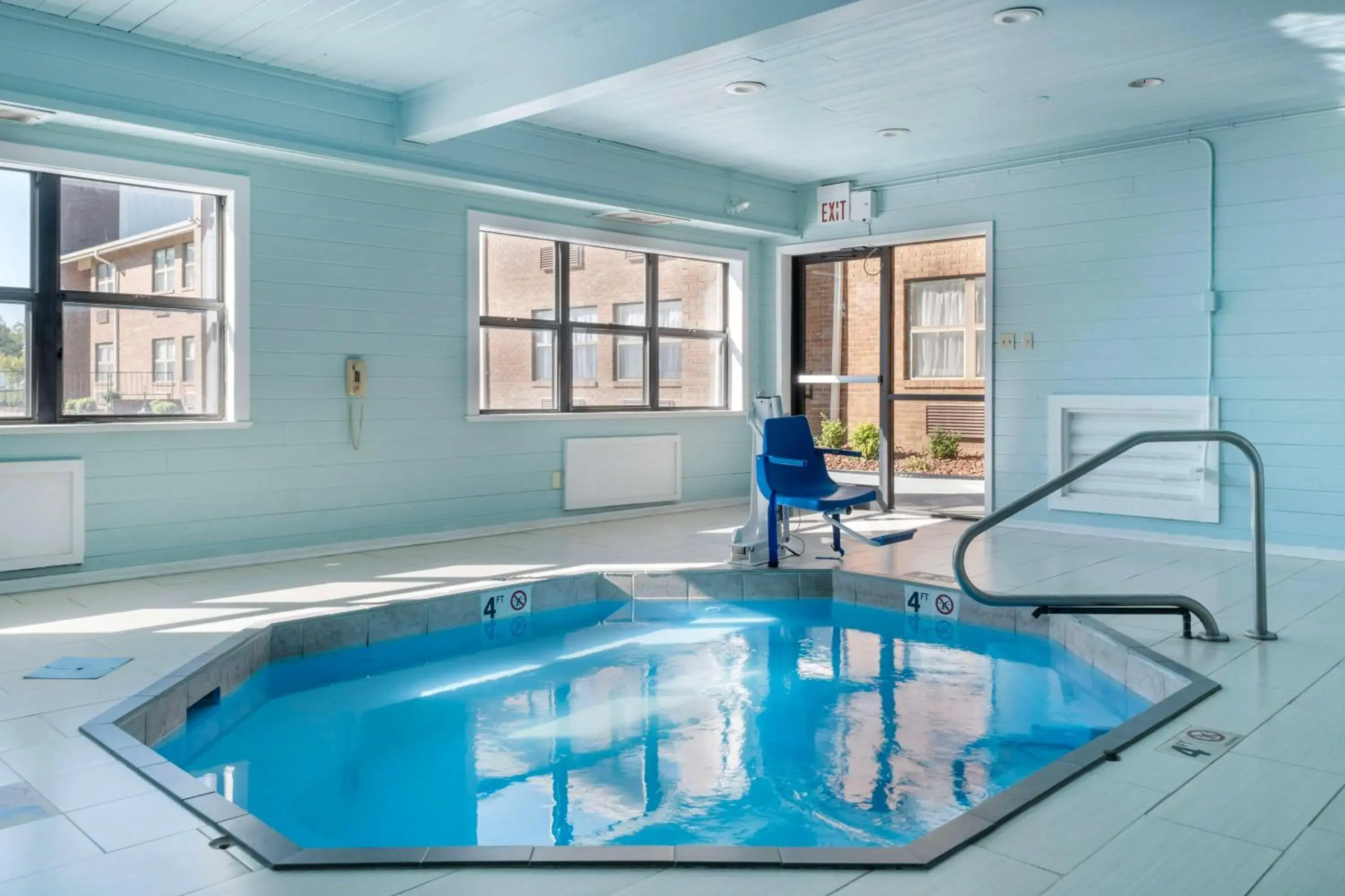 Pool view in Best Western Campbellsville Inn Pool view in Best Western Campbellsville Inn