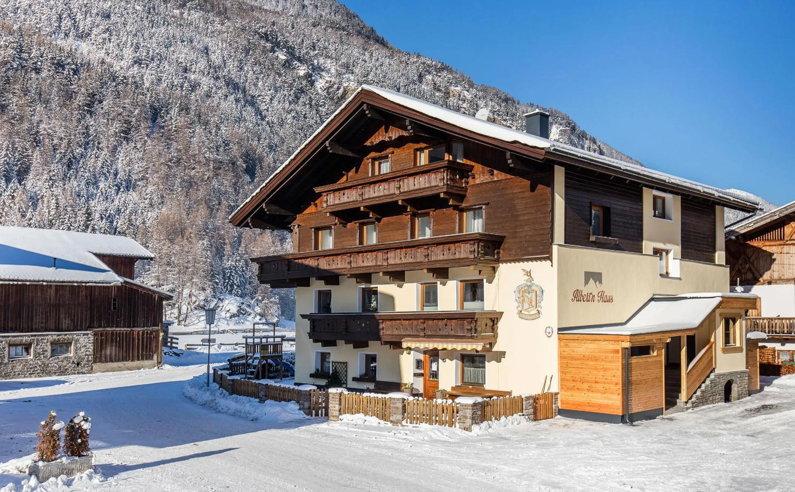 Property building in Albert'n Haus