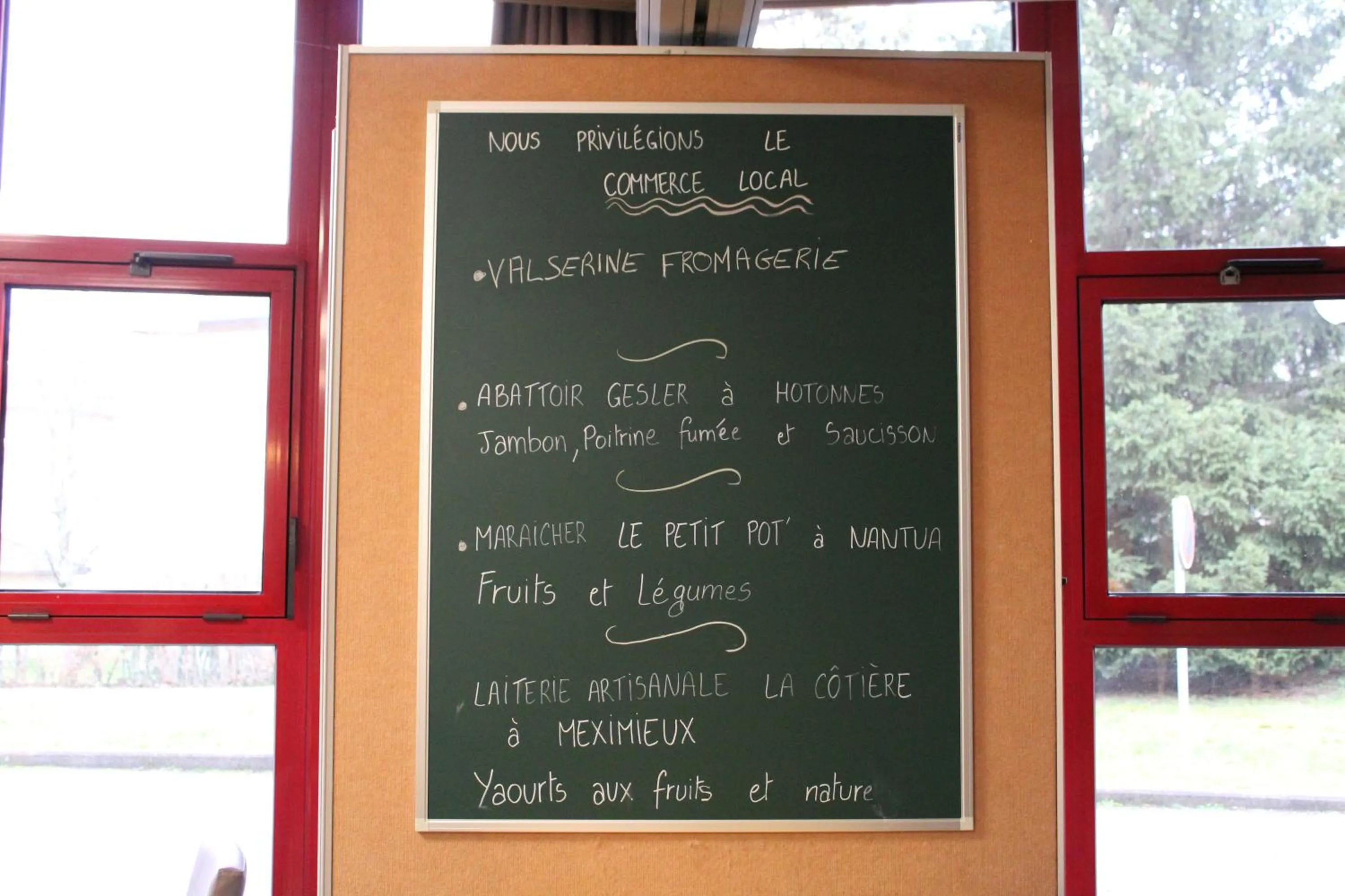 Text overlay in Hôtel Mélodie