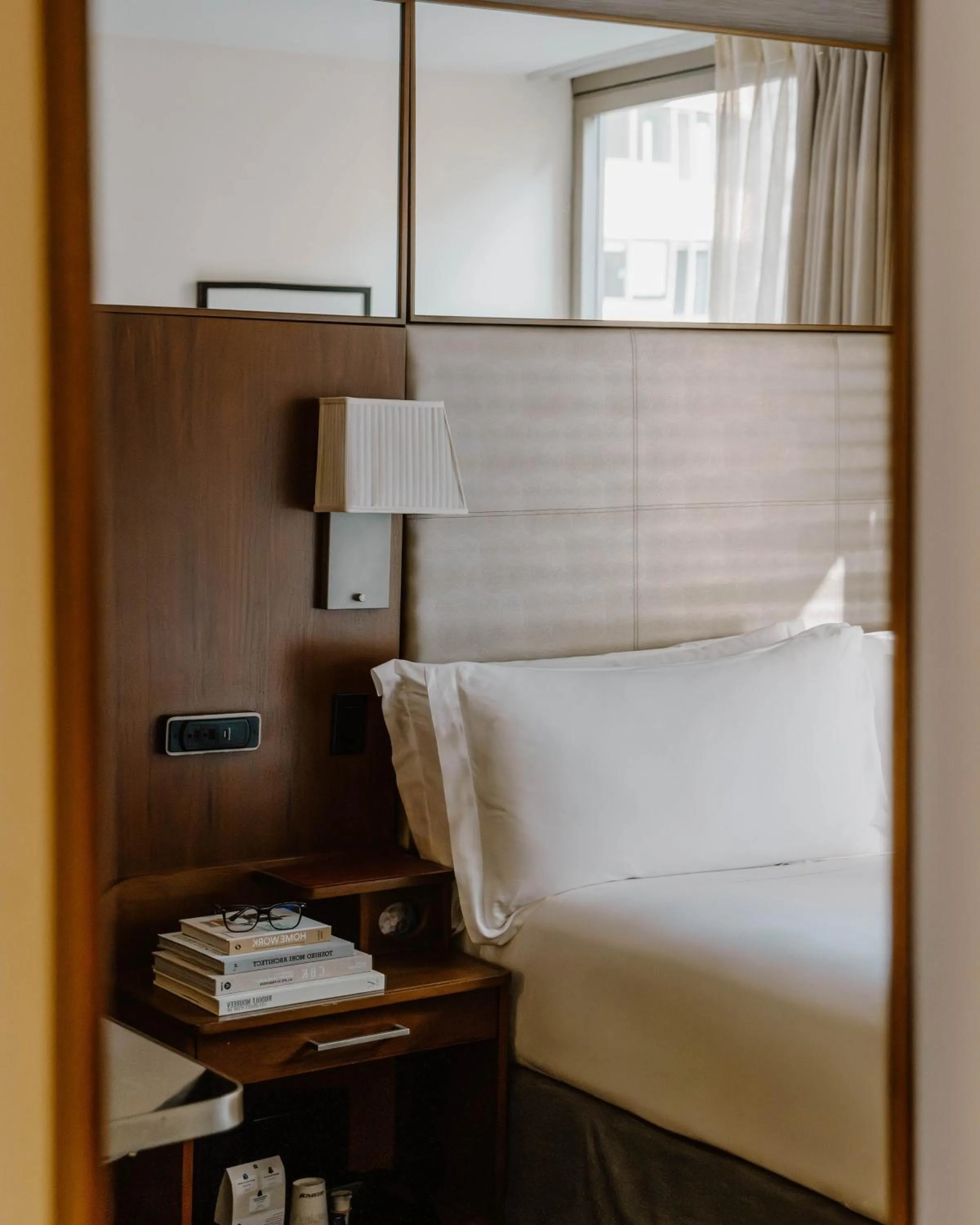 Bed in Club Quarters Hotel Grand Central, New York