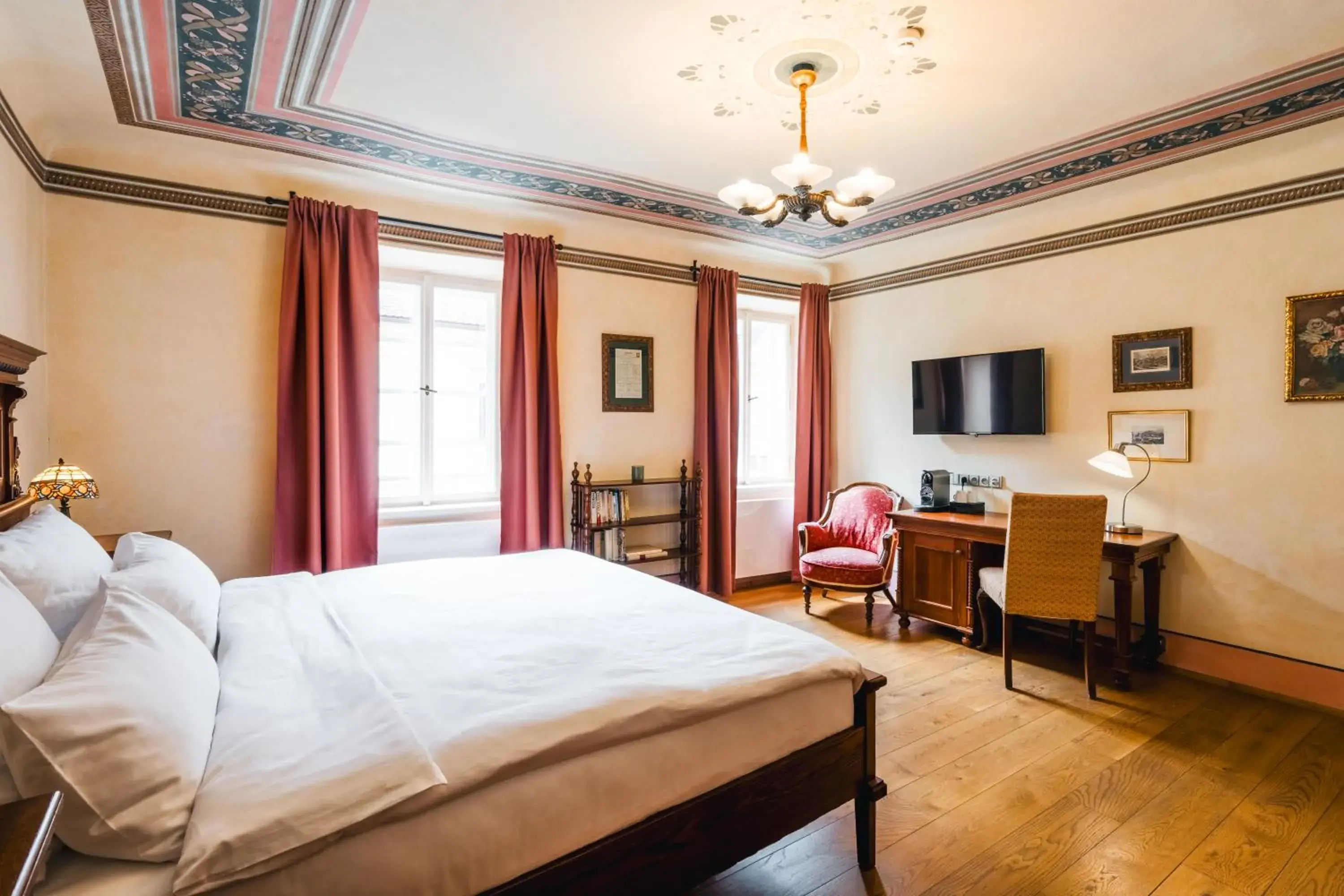 Bed in Hotel Latrán Bed in Hotel Latrán