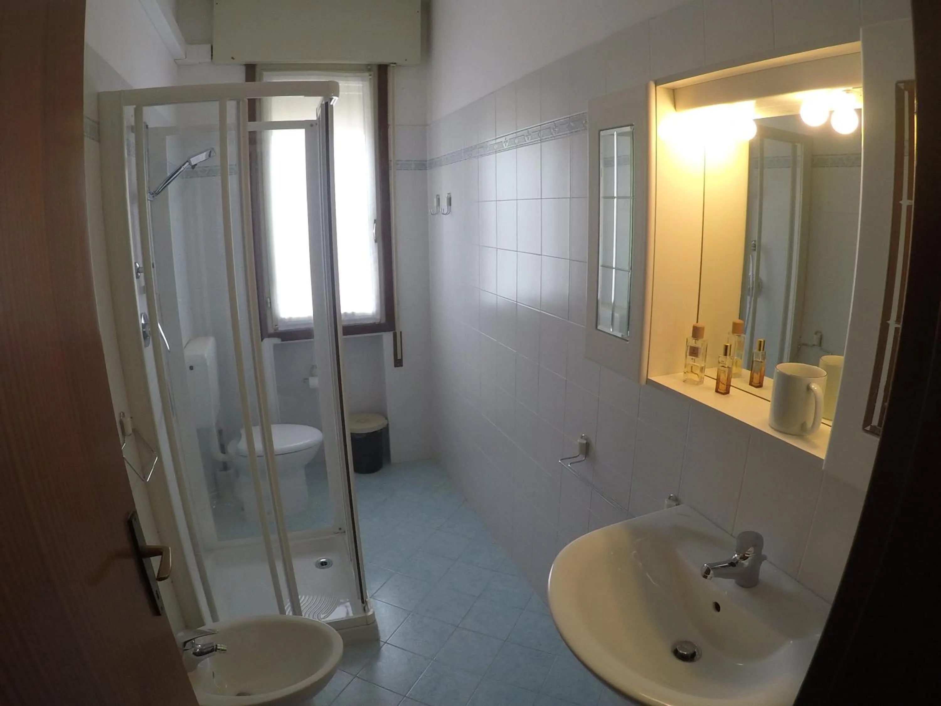 Shower in Condominio Commerciale