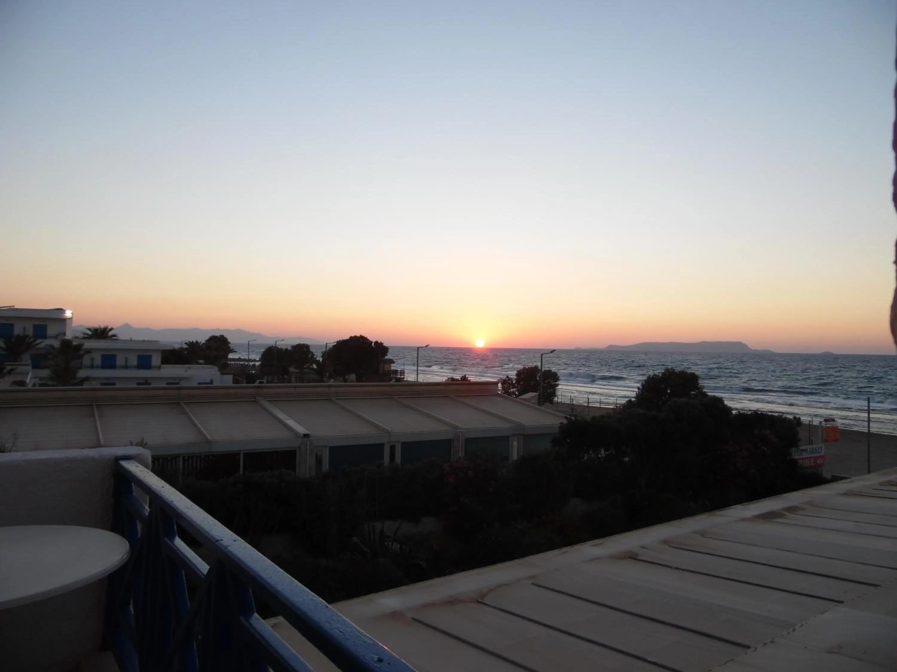 Mike's Beach Apartments & Studios