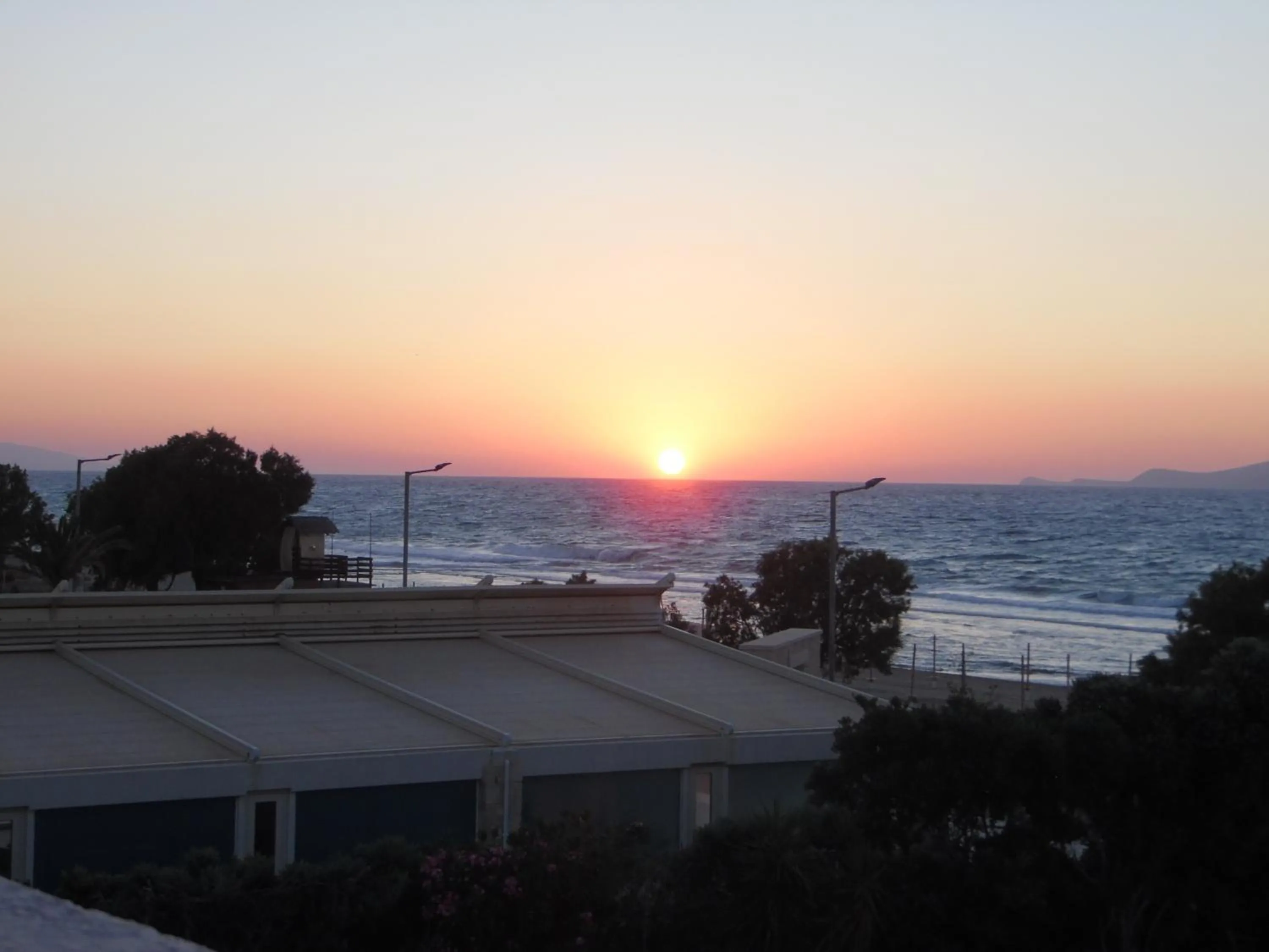 Mike's Beach Apartments & Studios