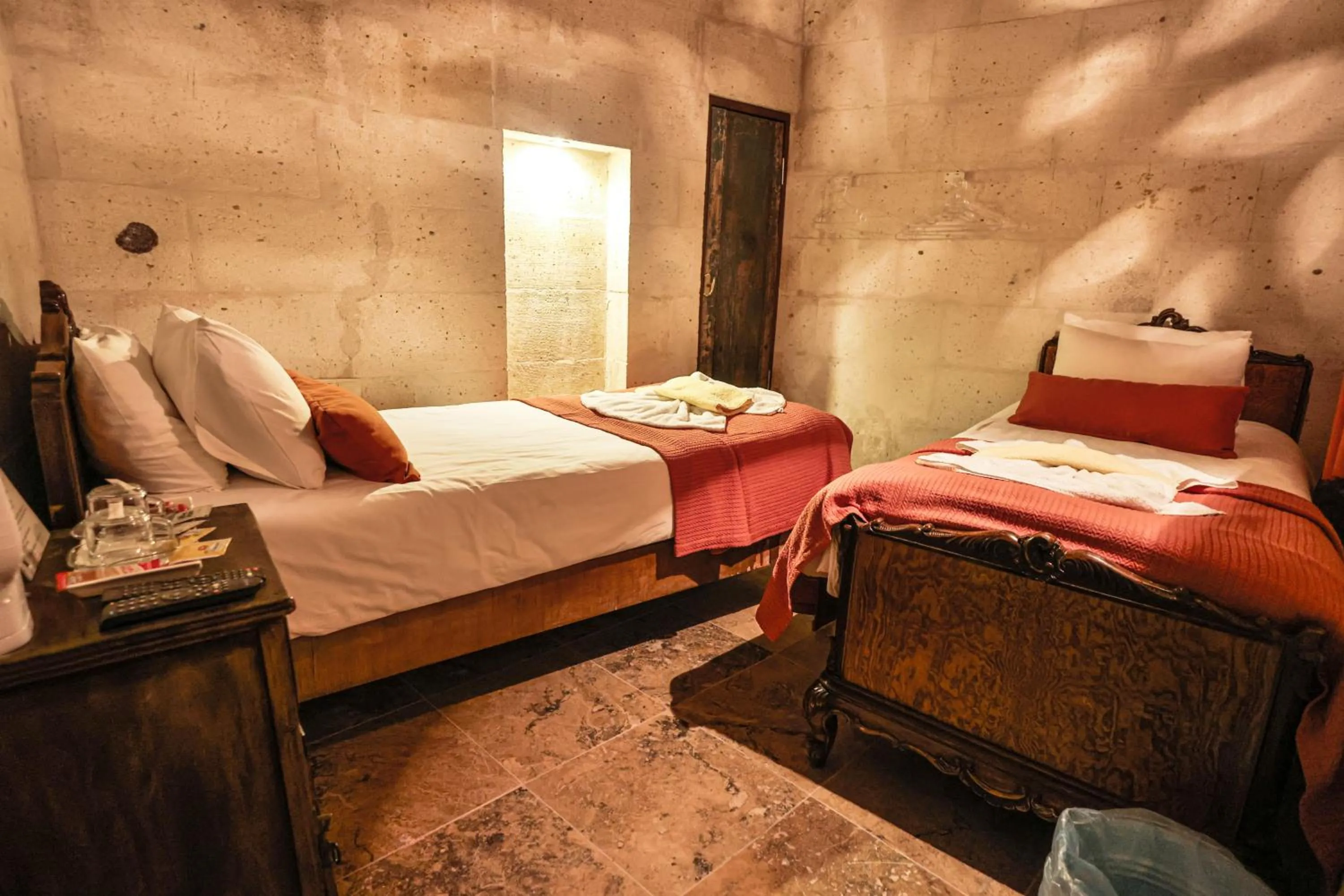 Photo of the whole room, Bed in Cappadocia Eagle Cave Inn