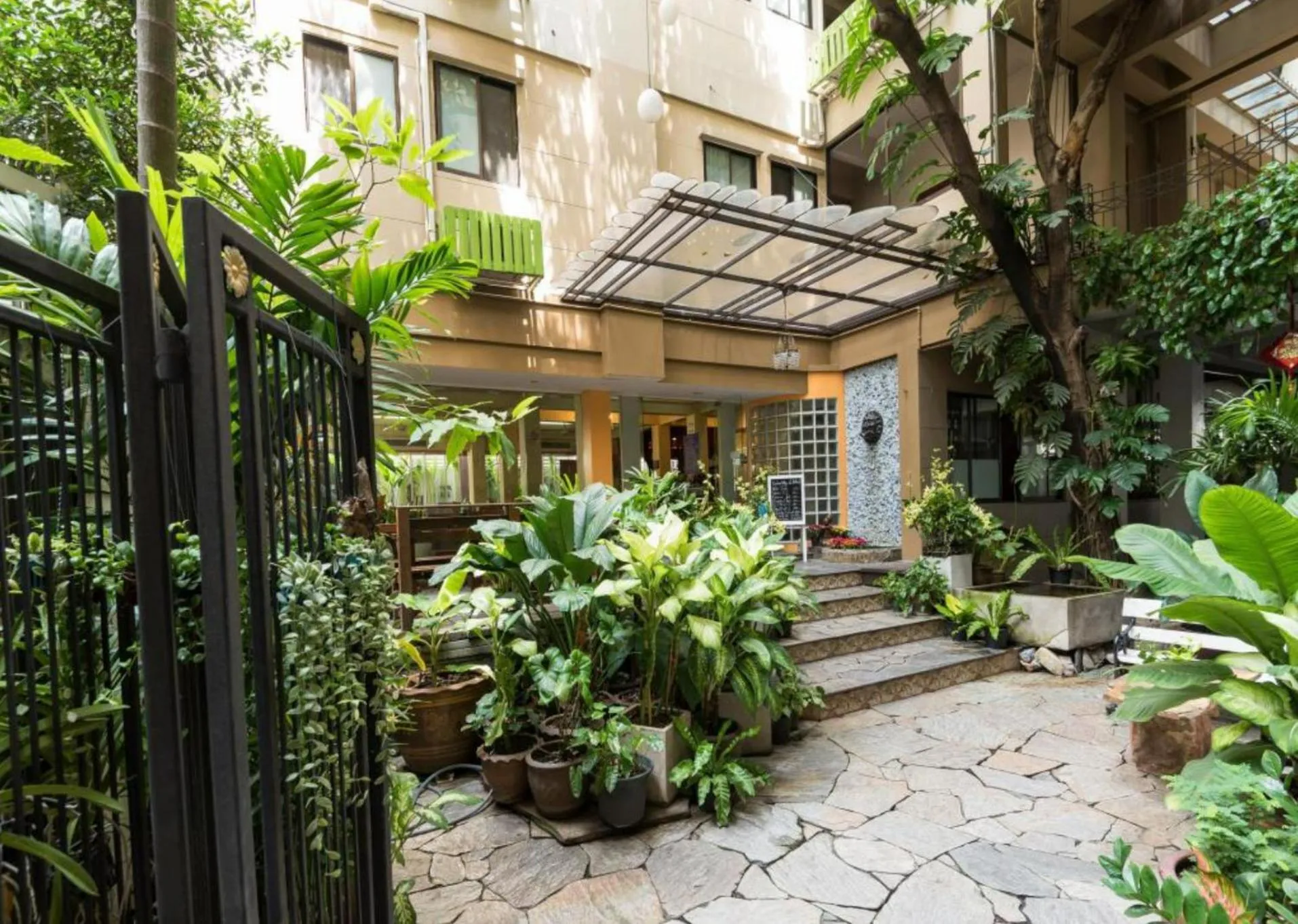 Property building in Sourire at Rattanakosin Island Hotel