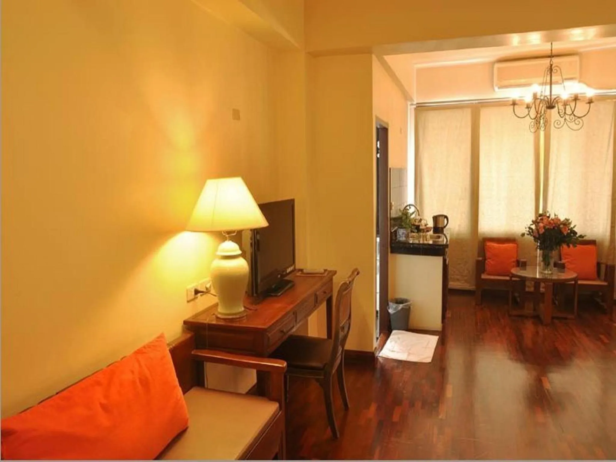 TV and multimedia in Sourire at Rattanakosin Island Hotel