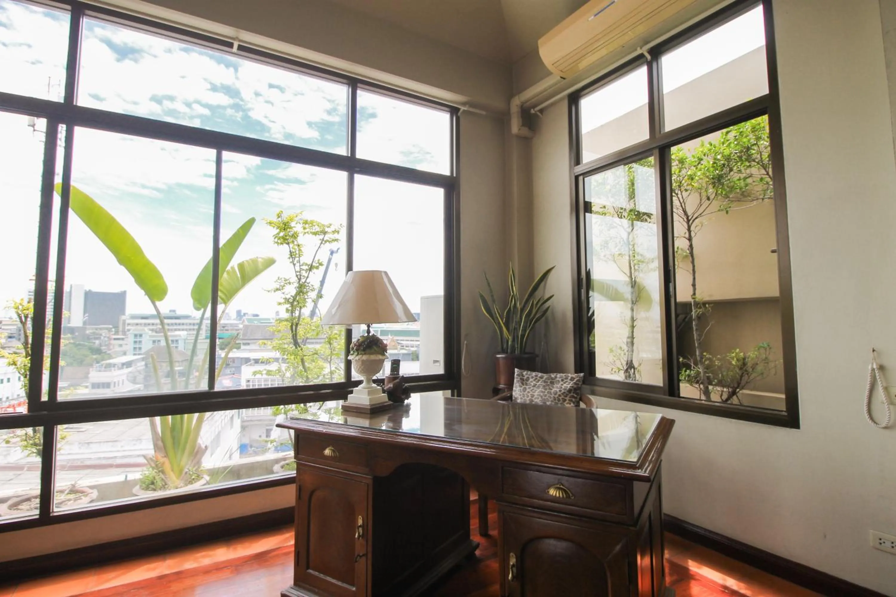 Sourire at Rattanakosin Island Hotel