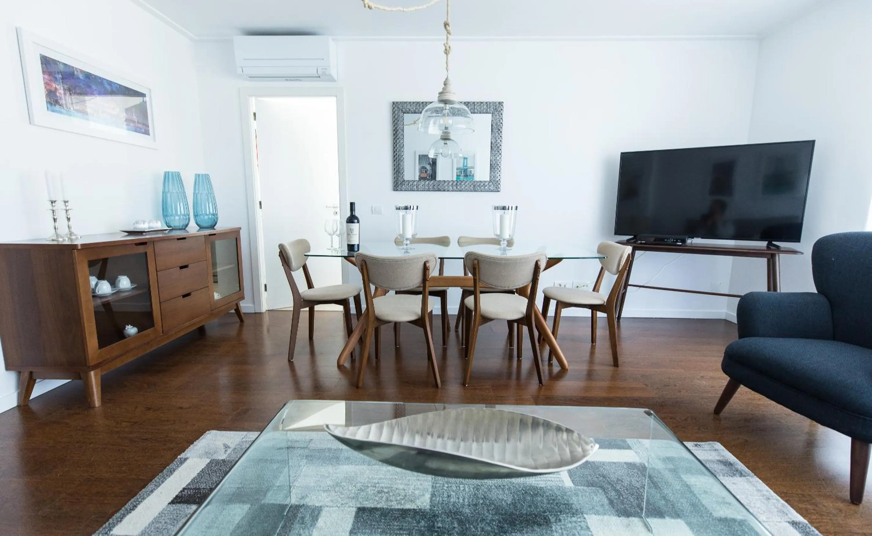 Living room in Charming Apartment with Balcony & Pool