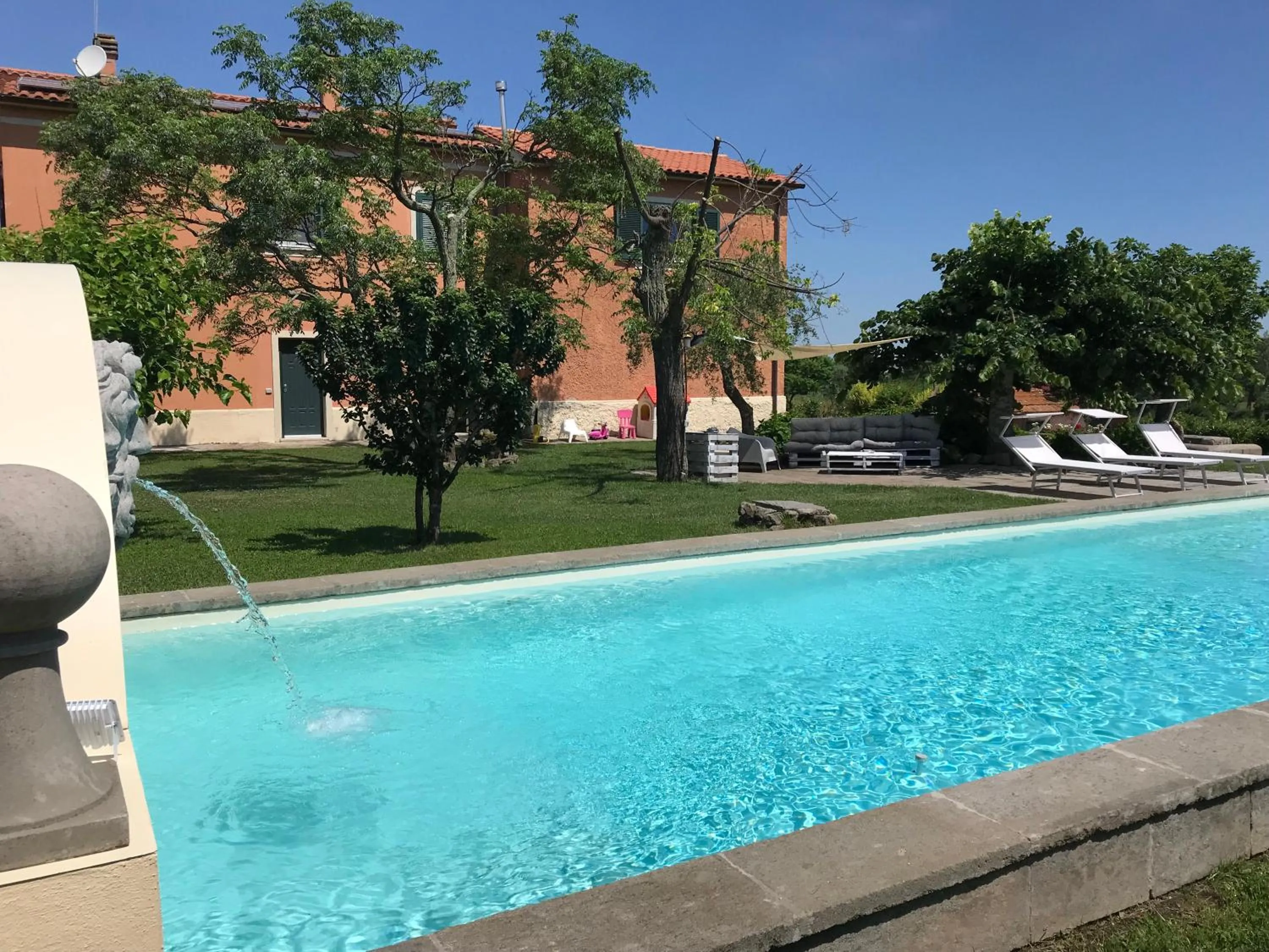 Swimming pool in Ippocastano B&B
