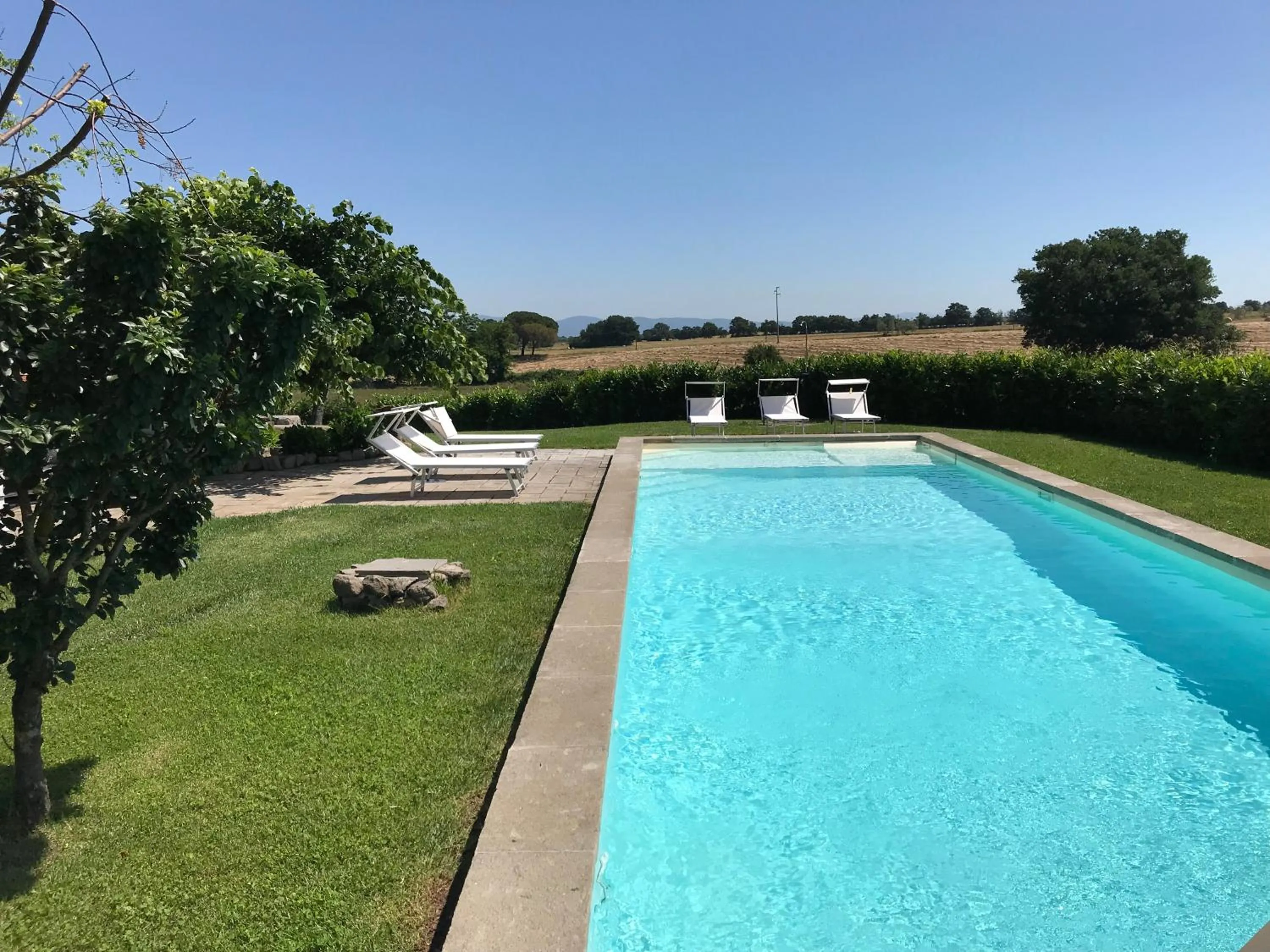 Swimming pool in Ippocastano B&B