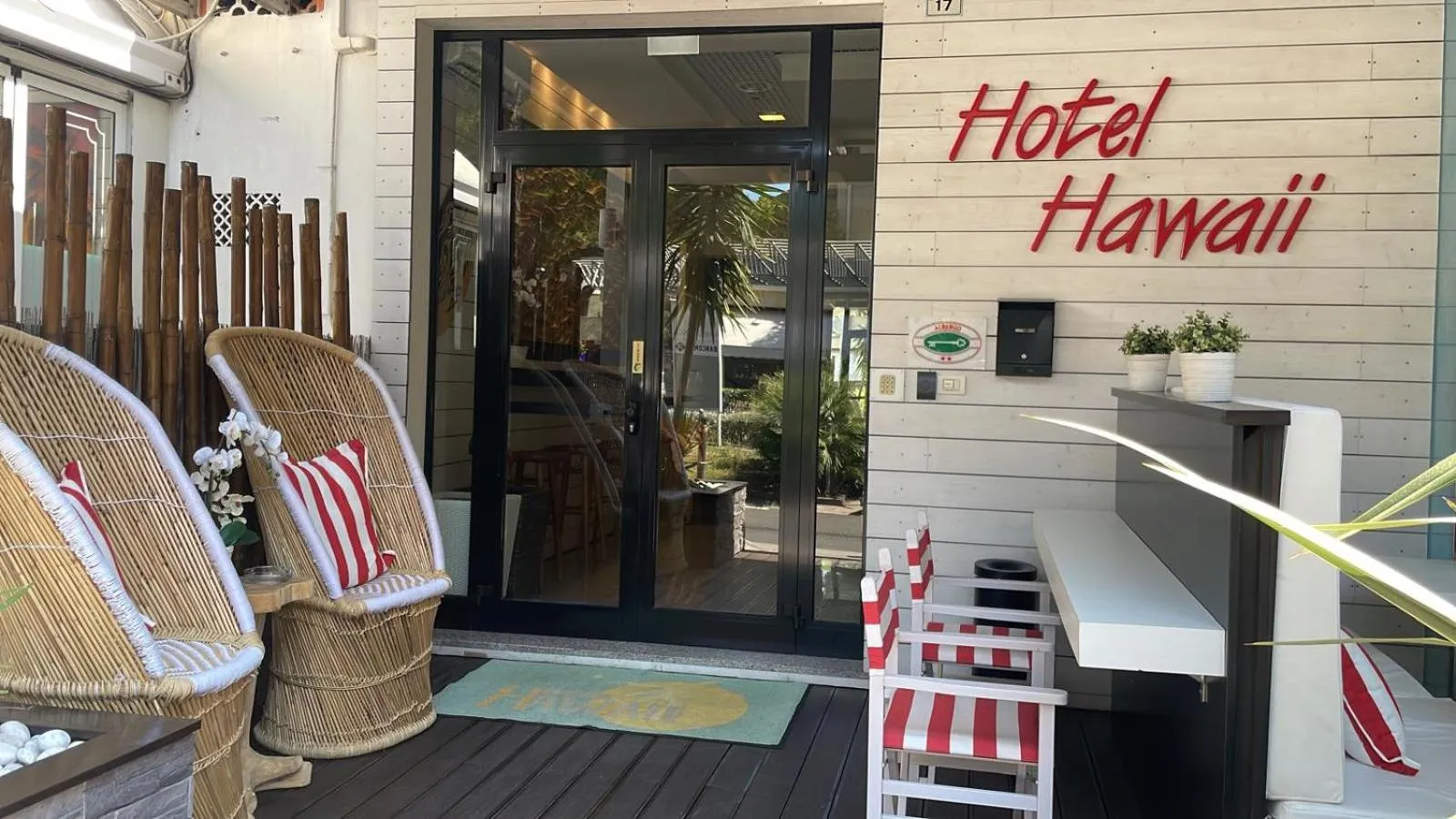 Property building in Hotel Hawaii Bed and Coffee