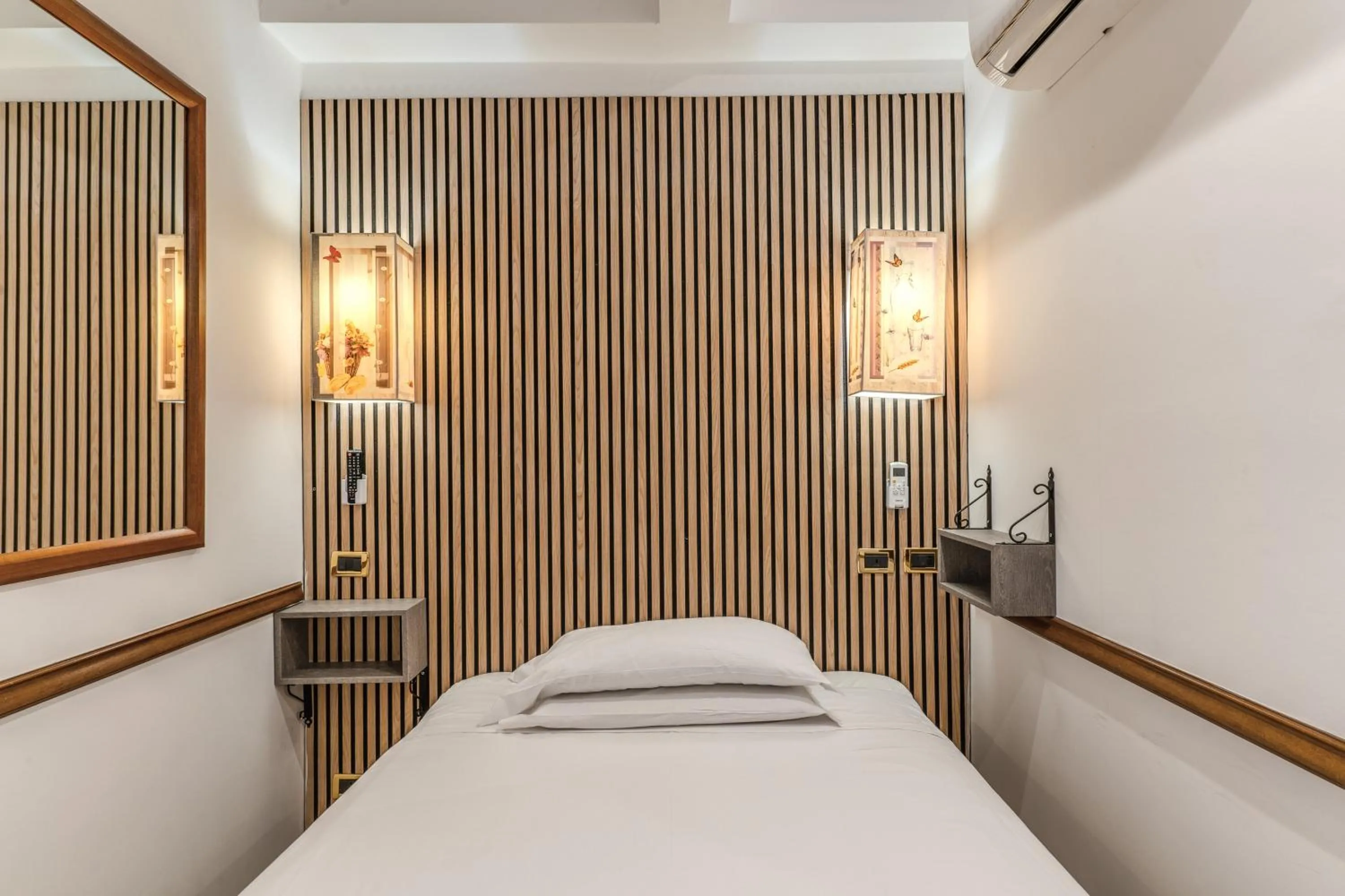 Bedroom, Bed in Hotel Santa Prassede