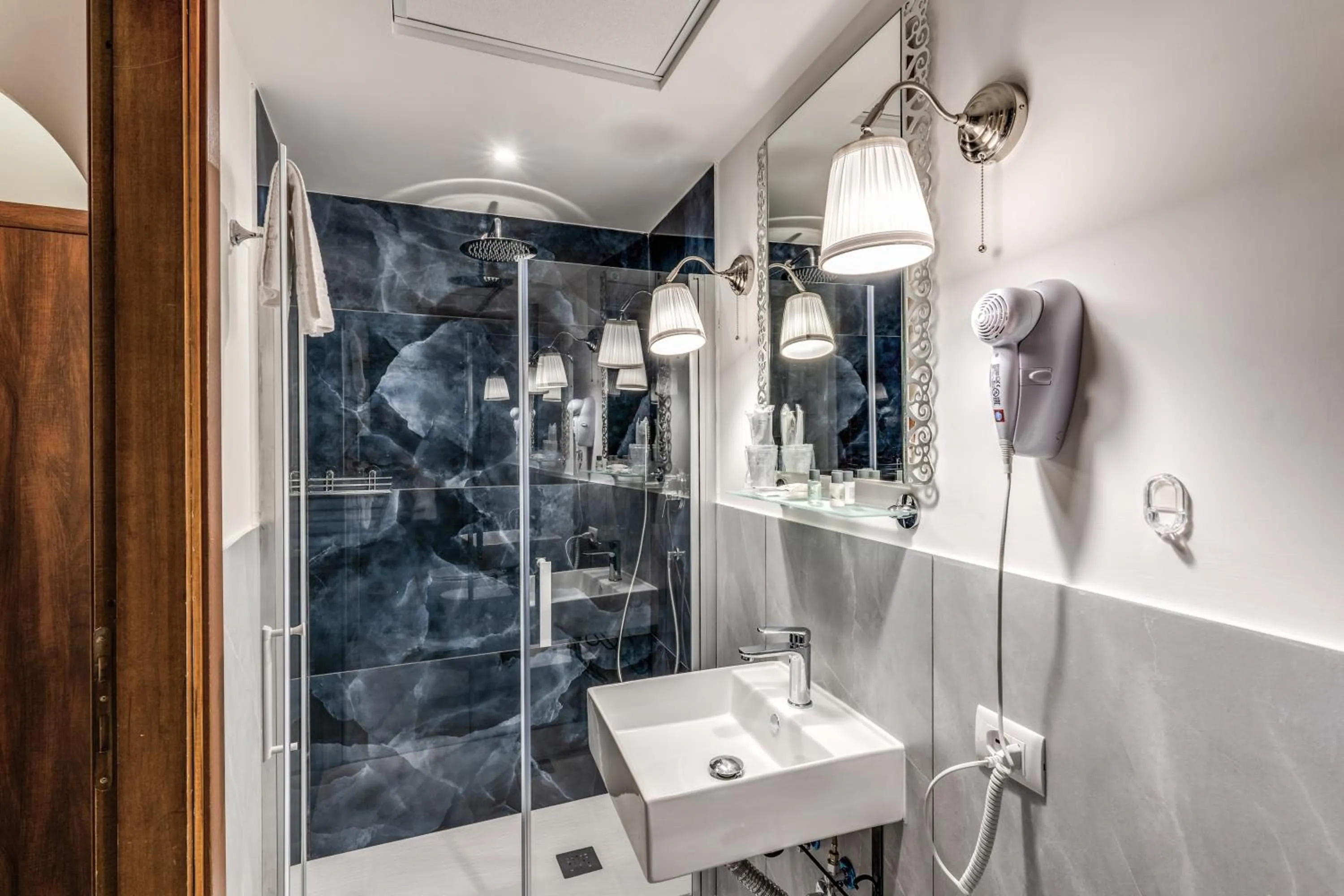 Shower in Hotel Santa Prassede