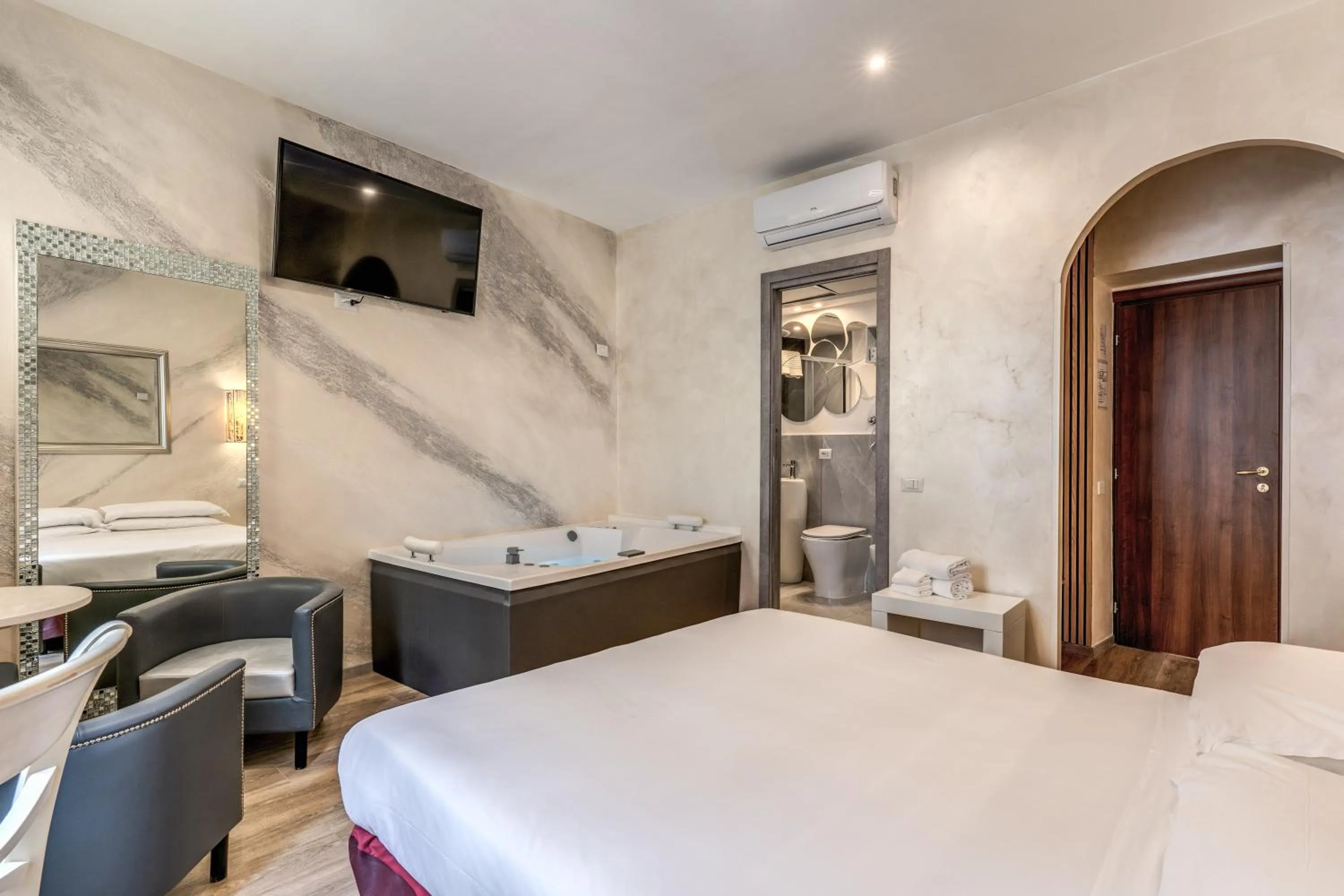 Photo of the whole room, Bed in Hotel Santa Prassede