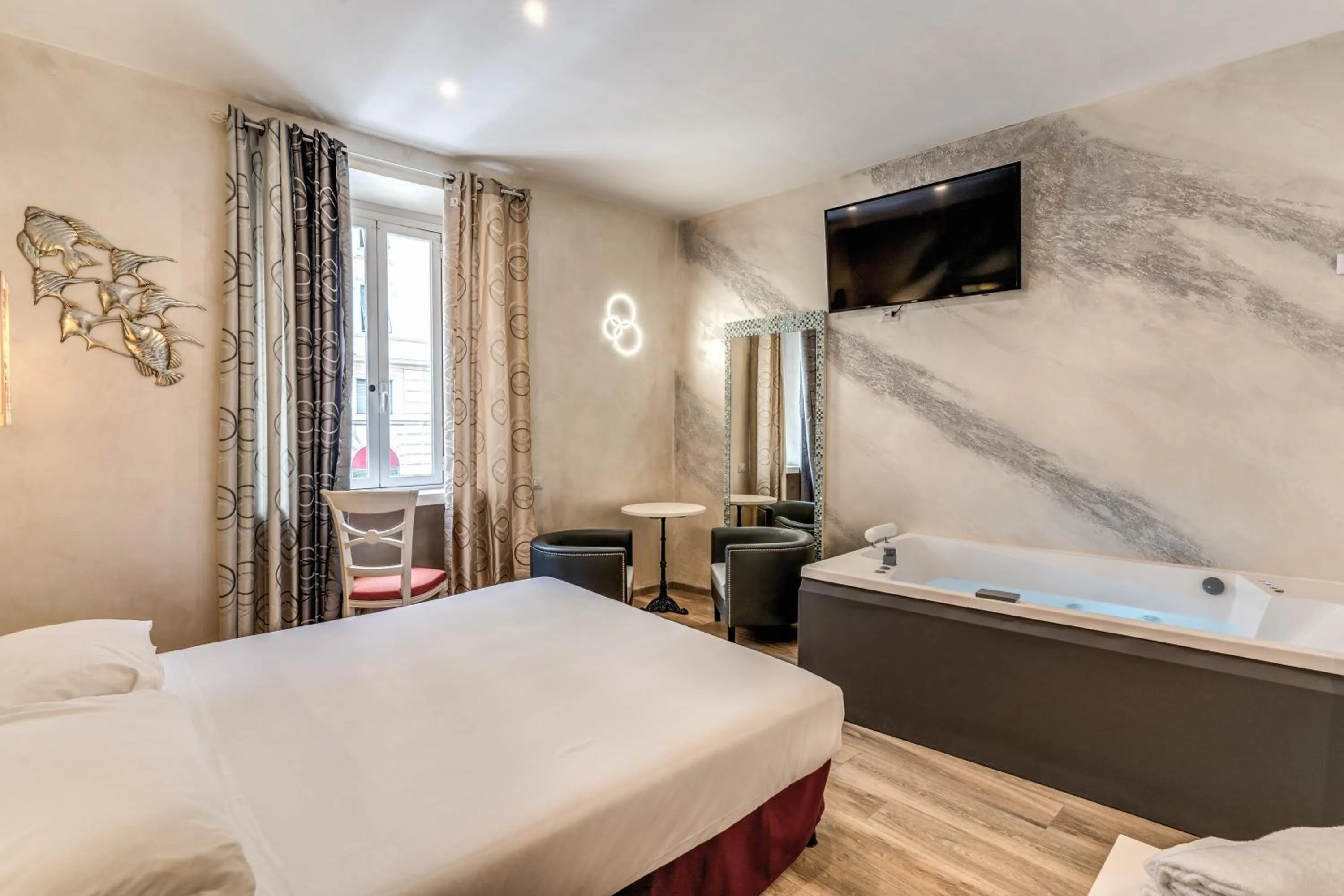 Hot Tub, Bed in Hotel Santa Prassede