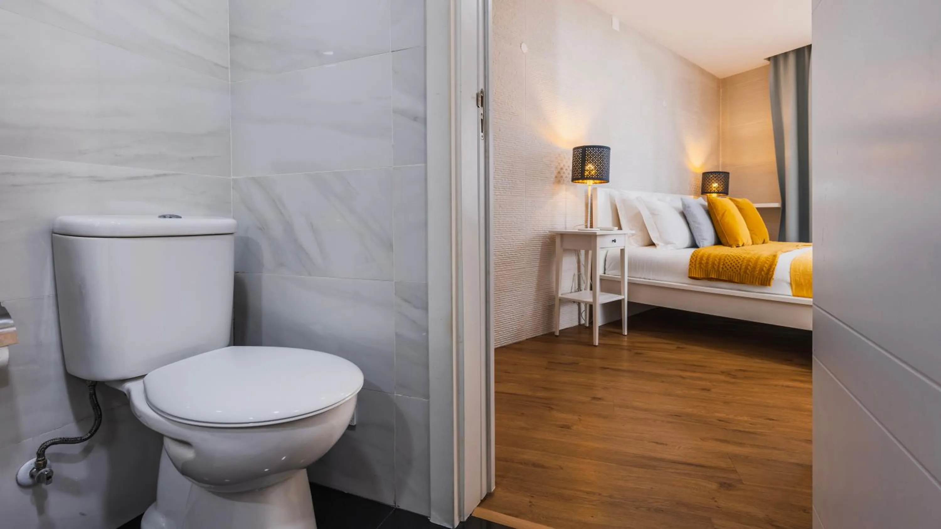 Toilet, Bed in Sítio do Castelo Beach in Cascais by LovelyStay
