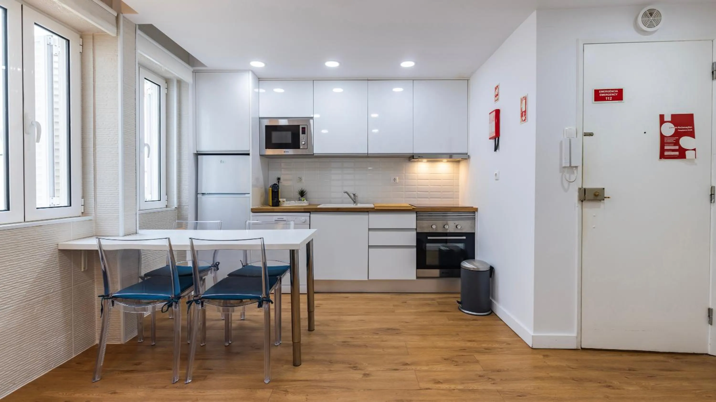 Kitchen or kitchenette in Sítio do Castelo Beach in Cascais by LovelyStay
