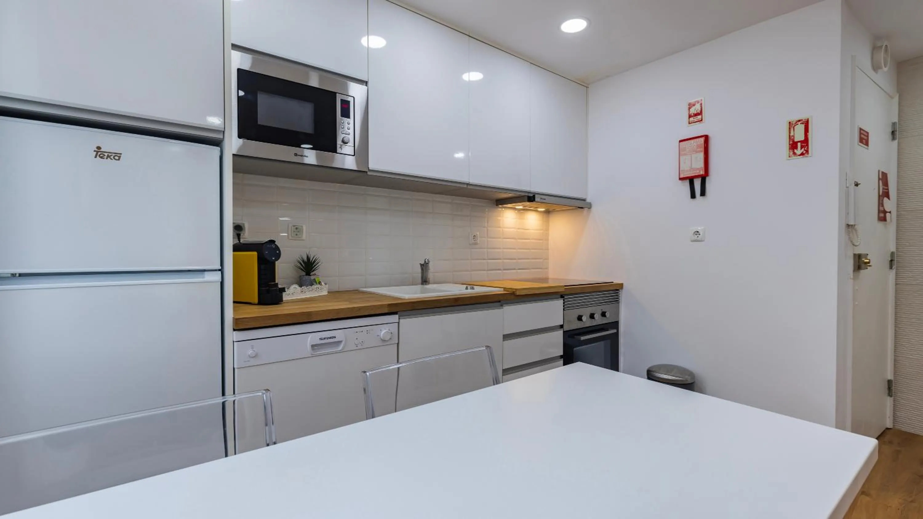 Kitchen or kitchenette in Sítio do Castelo Beach in Cascais by LovelyStay