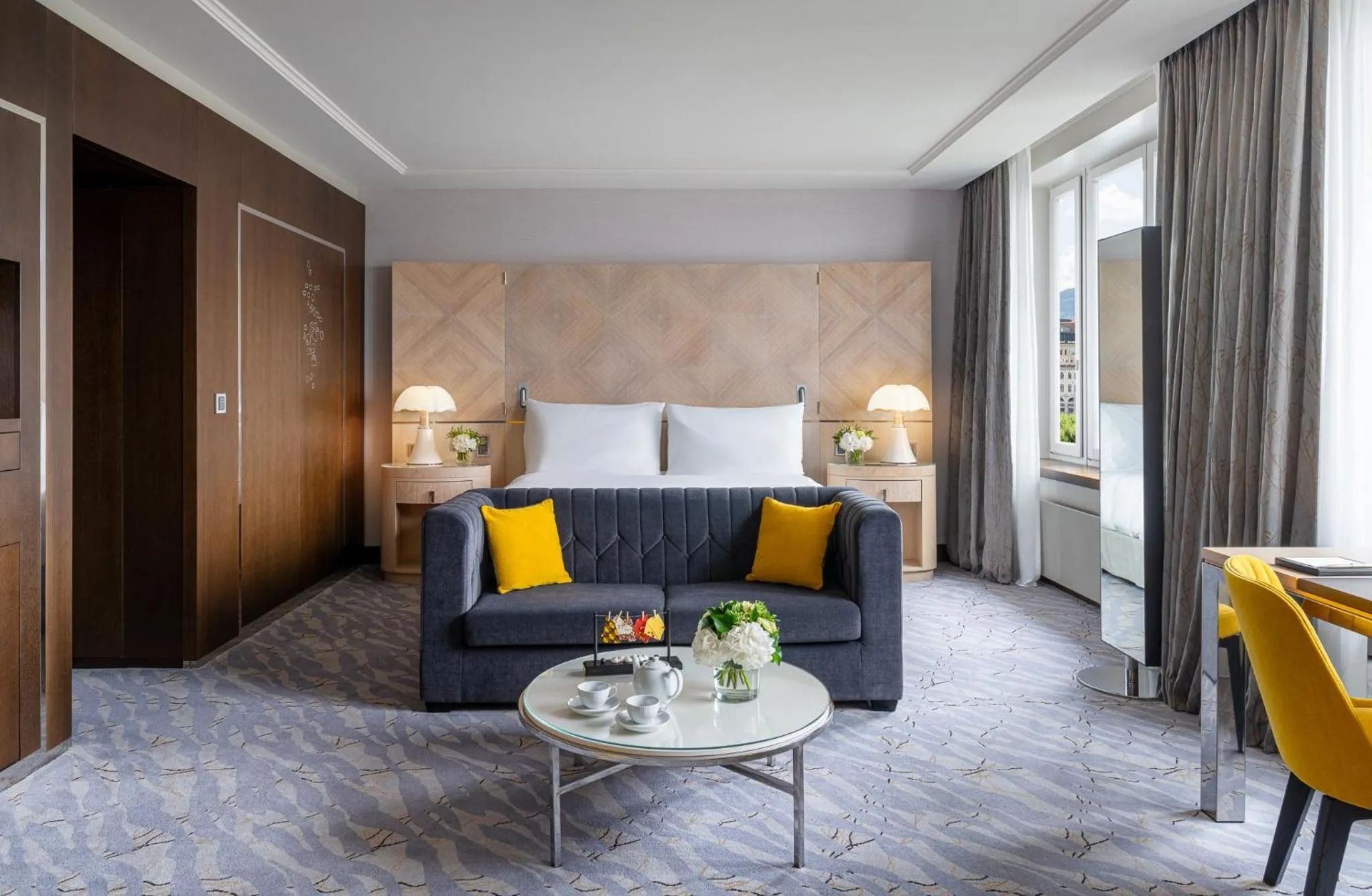 Sea view, Bed in Mandarin Oriental, Geneva