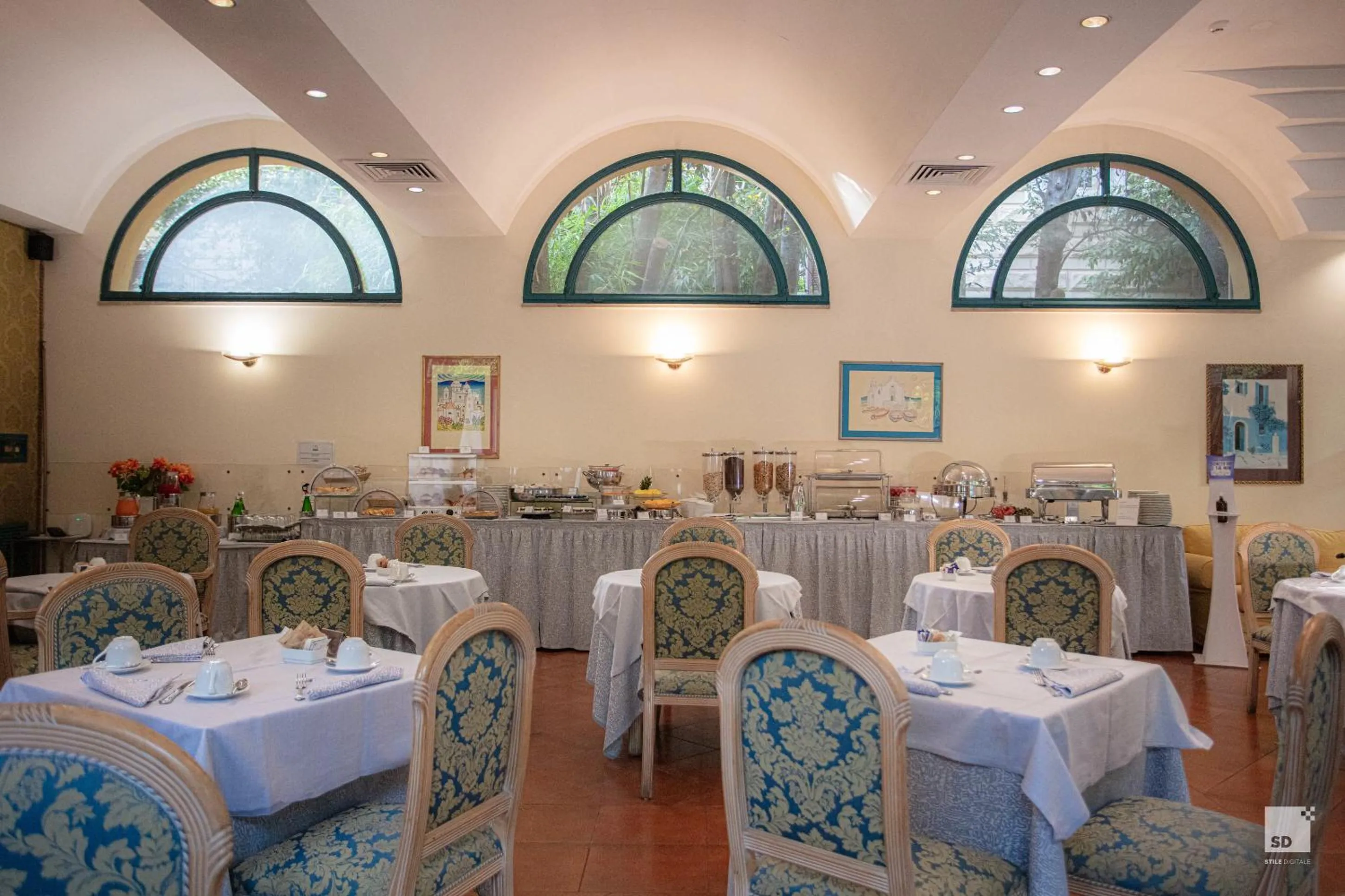 Restaurant/places to eat in Aldrovandi Residence City Suites