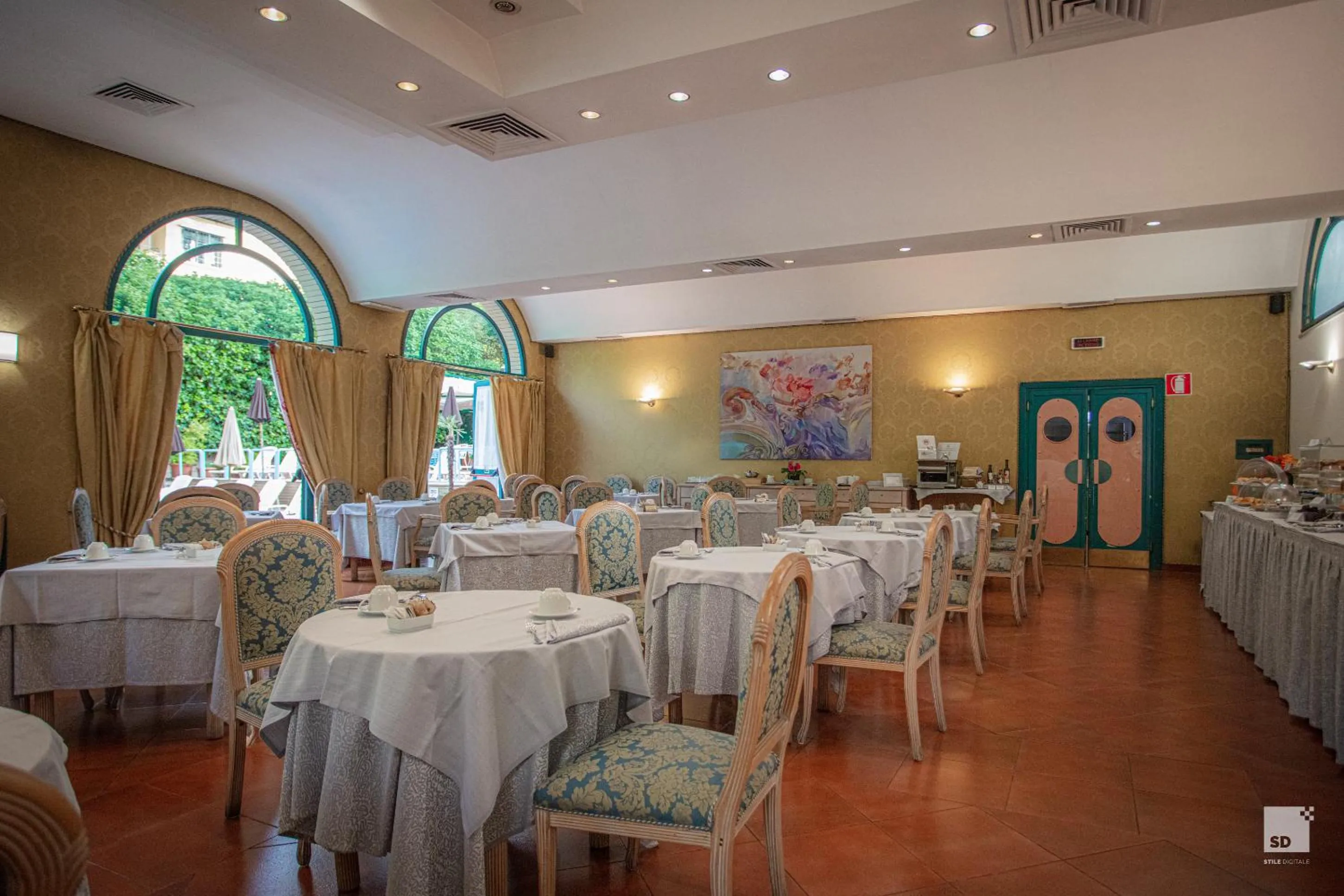 Restaurant/places to eat in Aldrovandi Residence City Suites