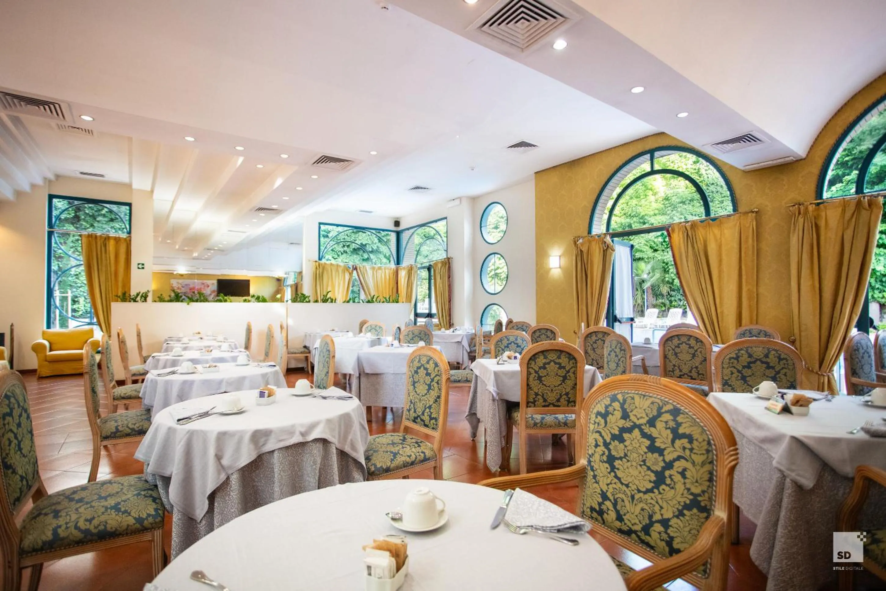 Restaurant/places to eat in Aldrovandi Residence City Suites