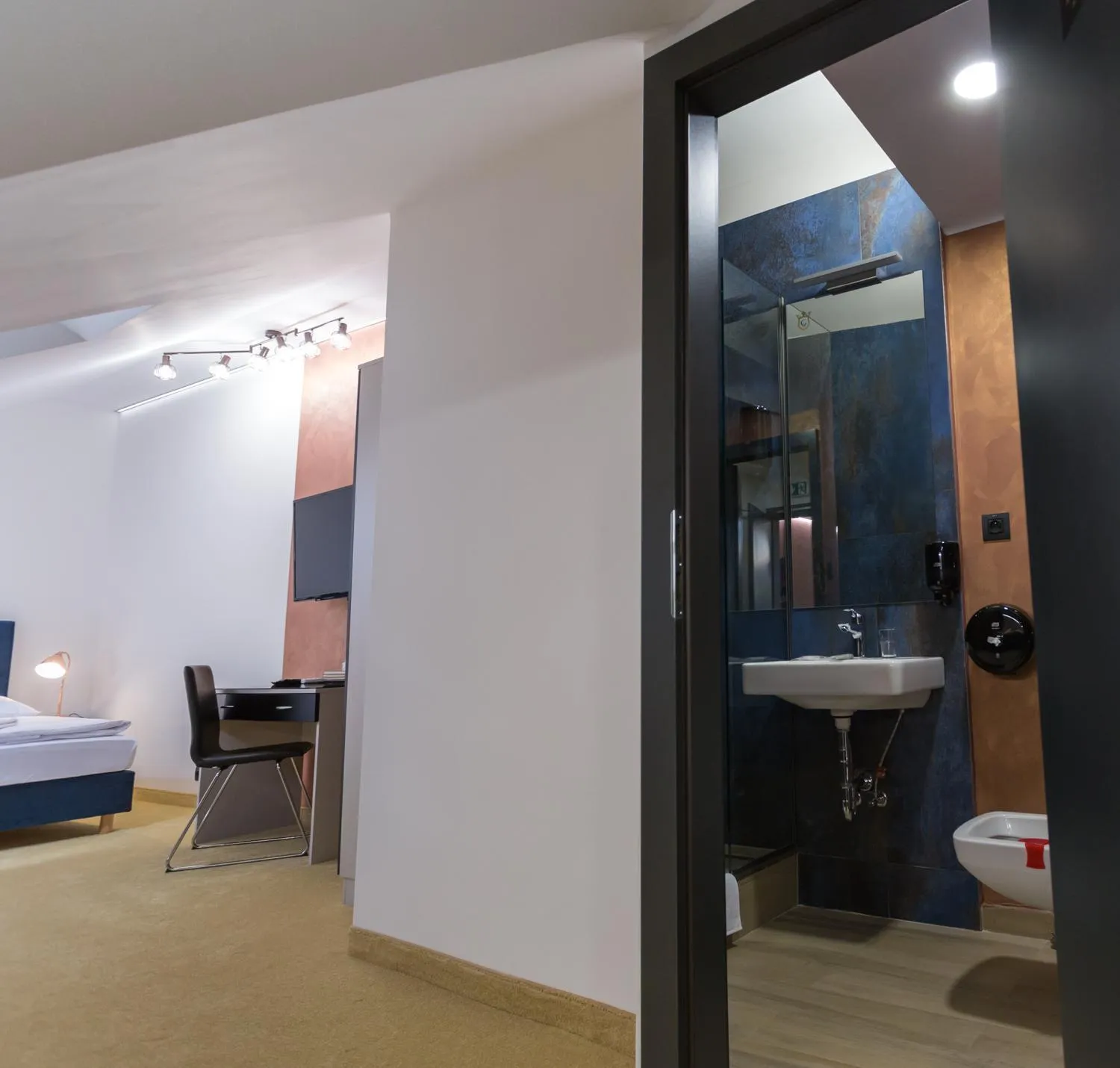 Bathroom, Bed in Apart Hotel GOLDEN apartments