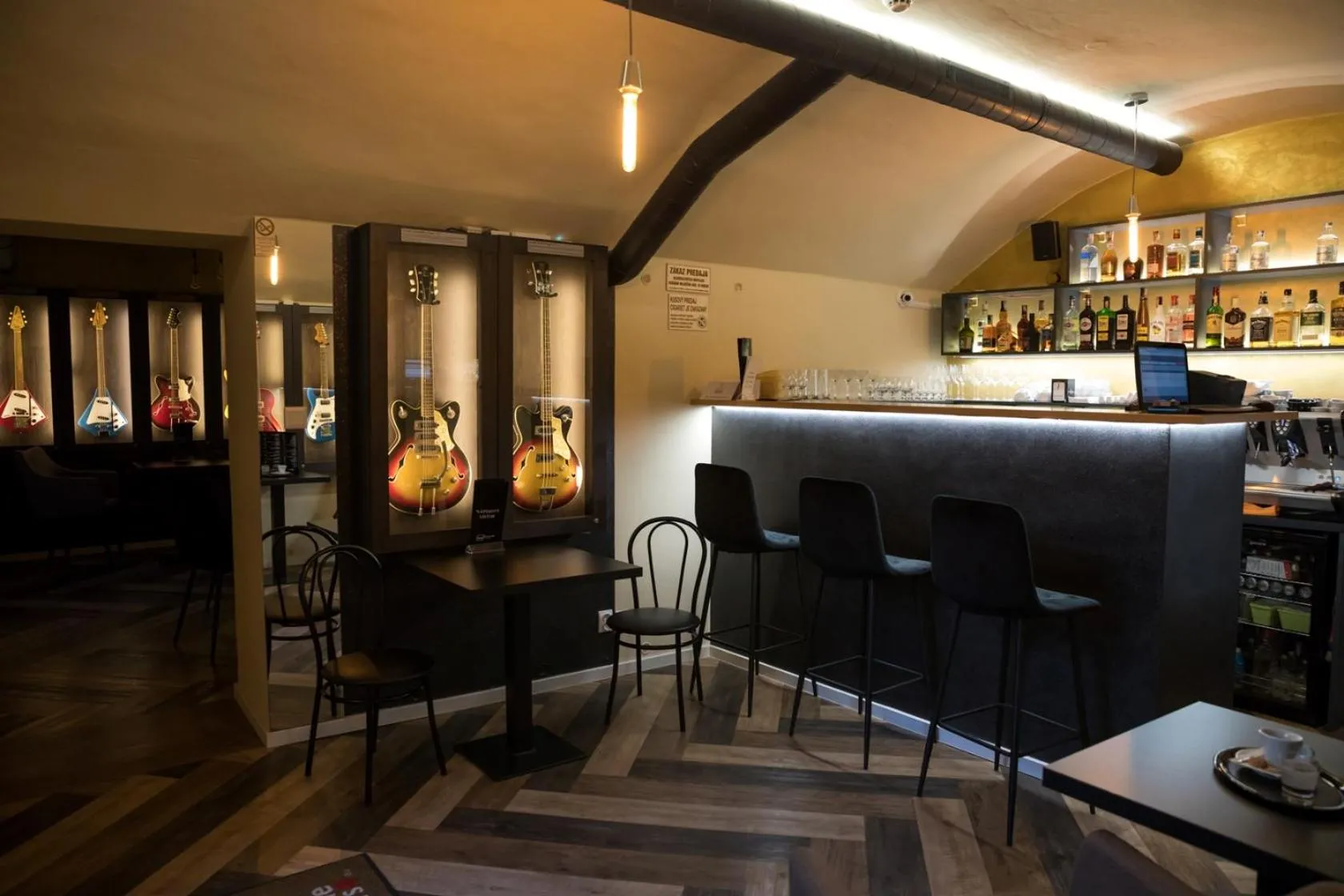 Restaurant/places to eat in Apart Hotel GOLDEN apartments