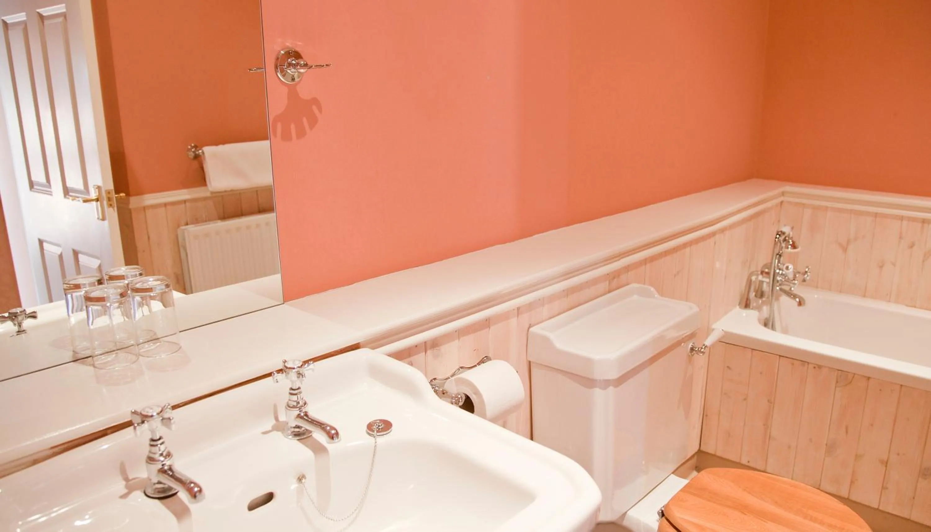 Bathroom in The Punch Bowl Inn