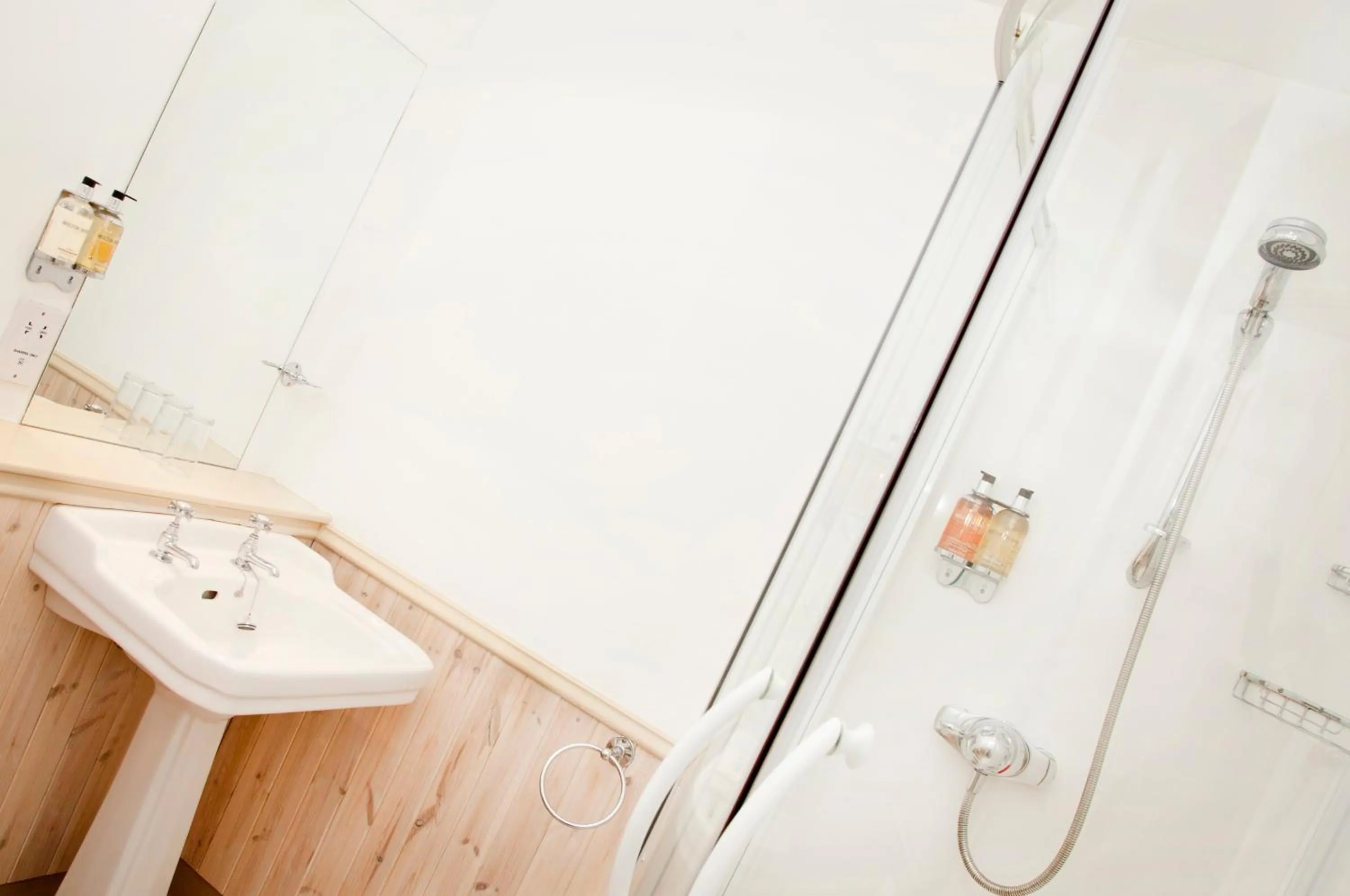 Bathroom in The Punch Bowl Inn