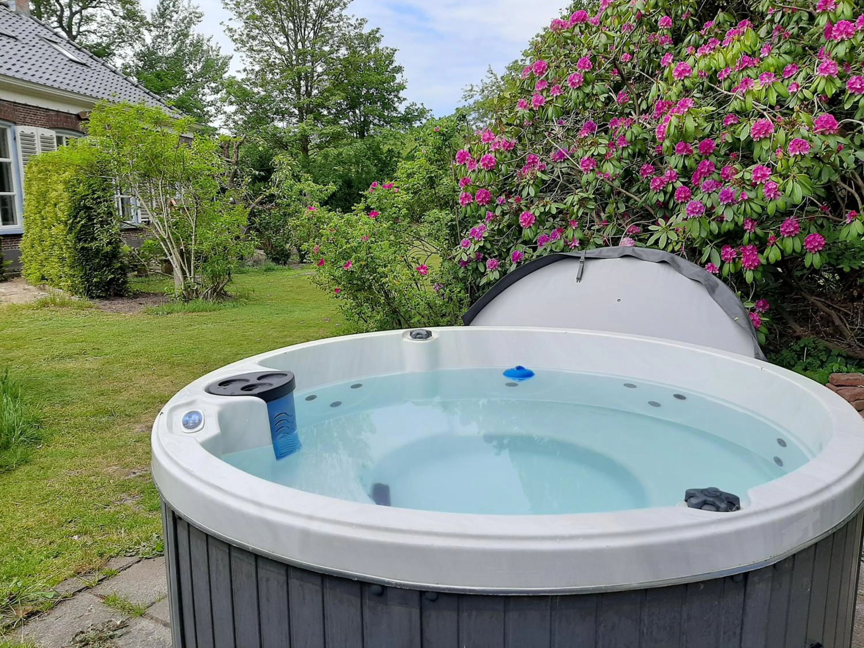 Hot Tub in Bed & Breakfast de Appelaar