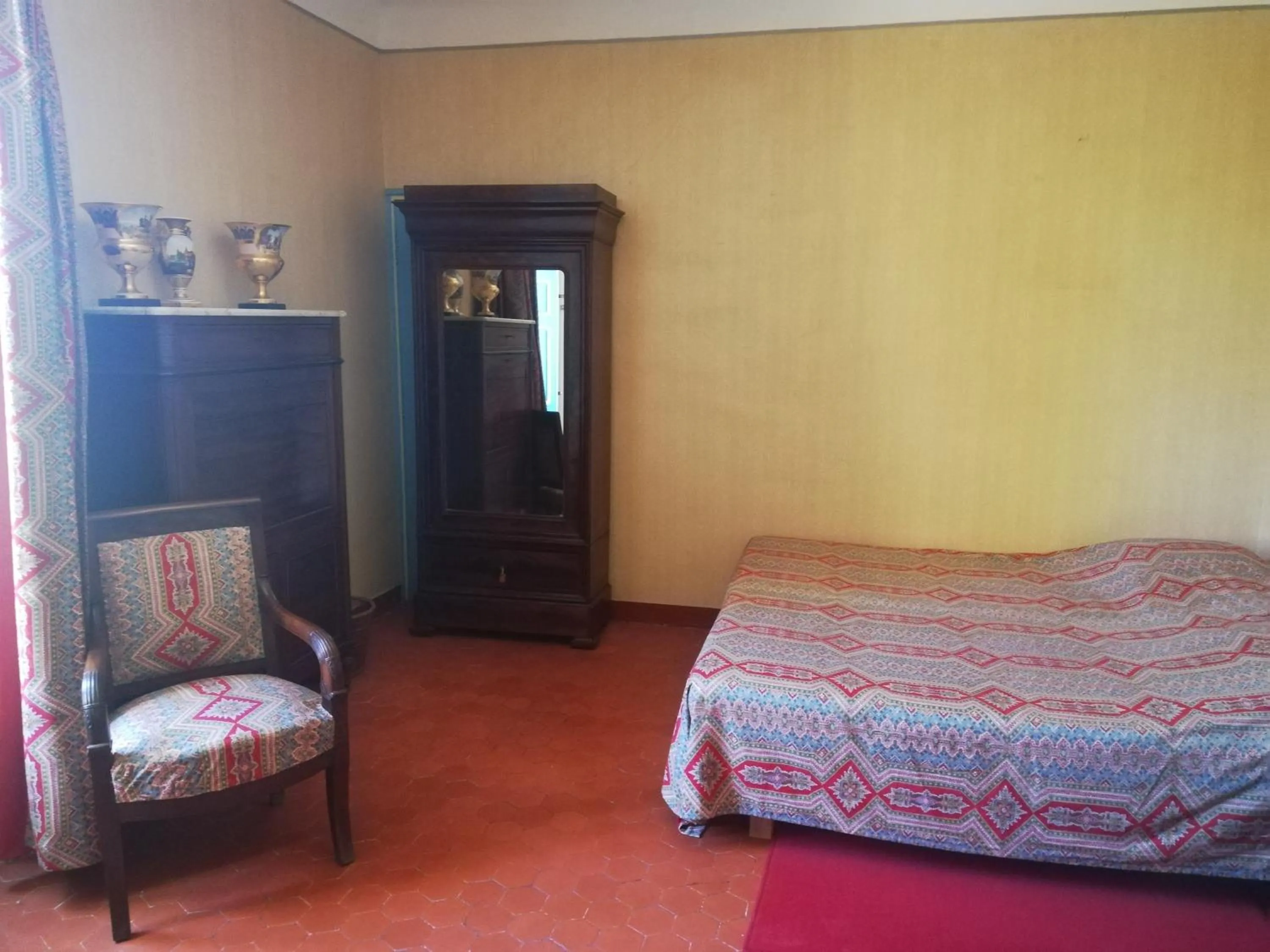 Budget Double Room in Chateau de Saint Martin