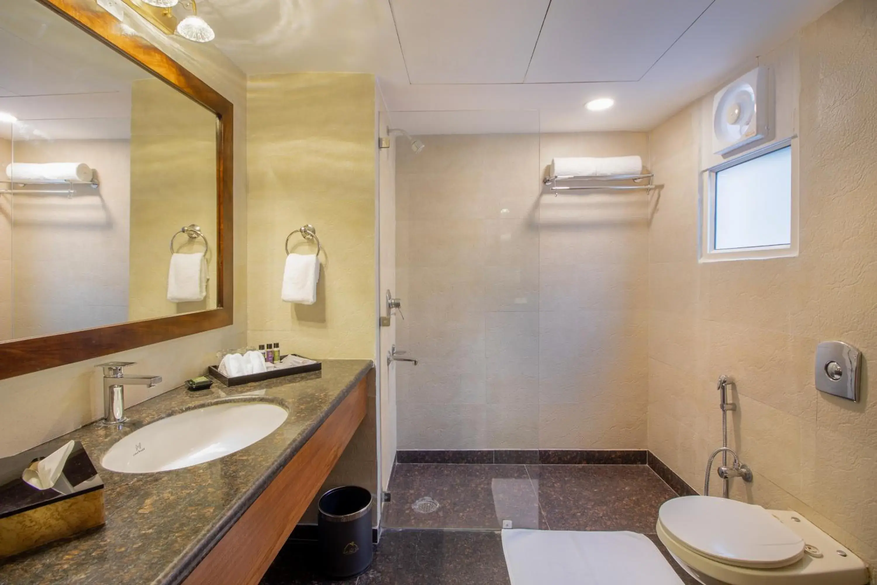Bathroom in 8fold by LaRiSa Bathroom in 8fold by LaRiSa