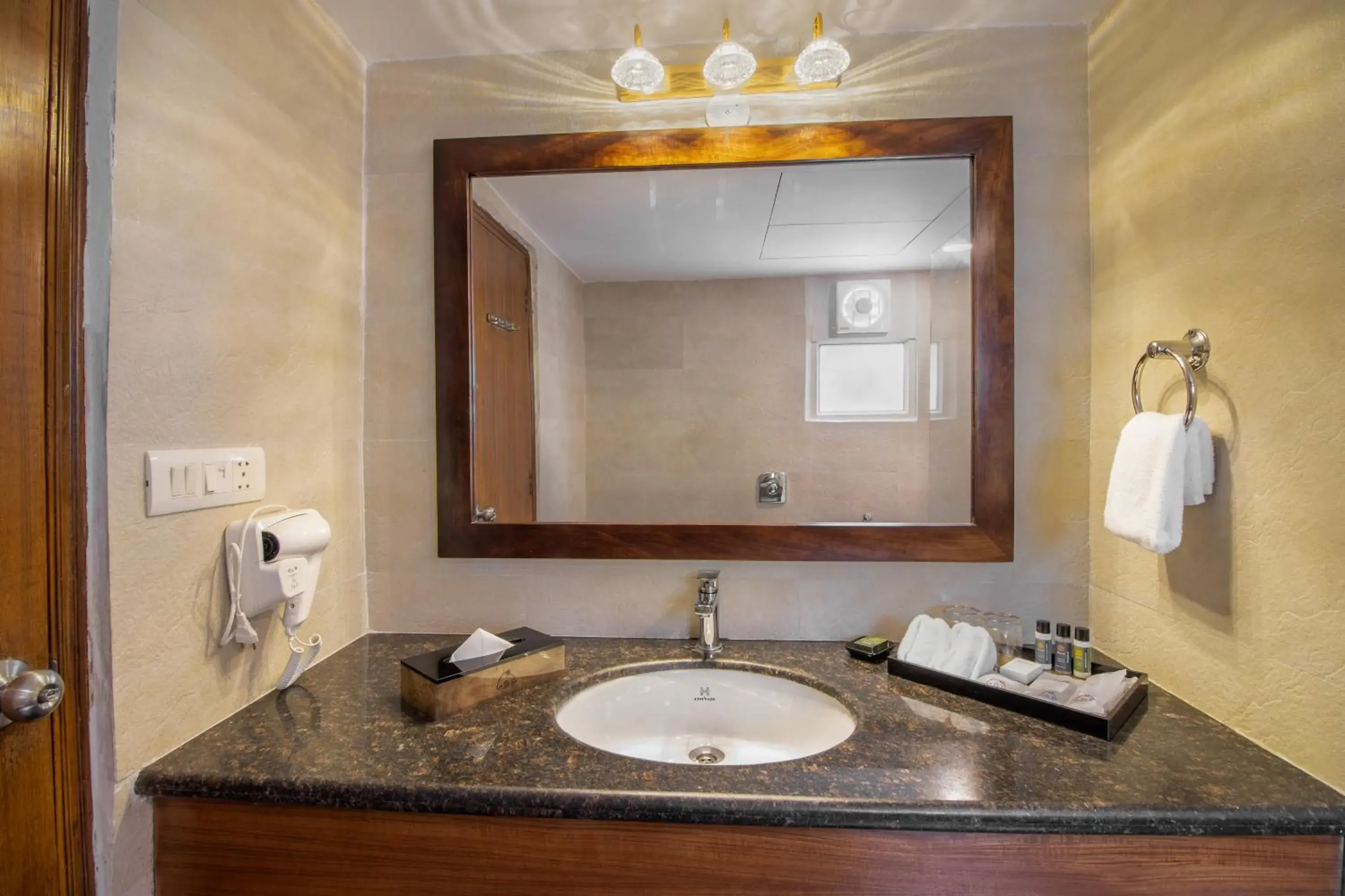 Bathroom in 8fold by LaRiSa Bathroom in 8fold by LaRiSa