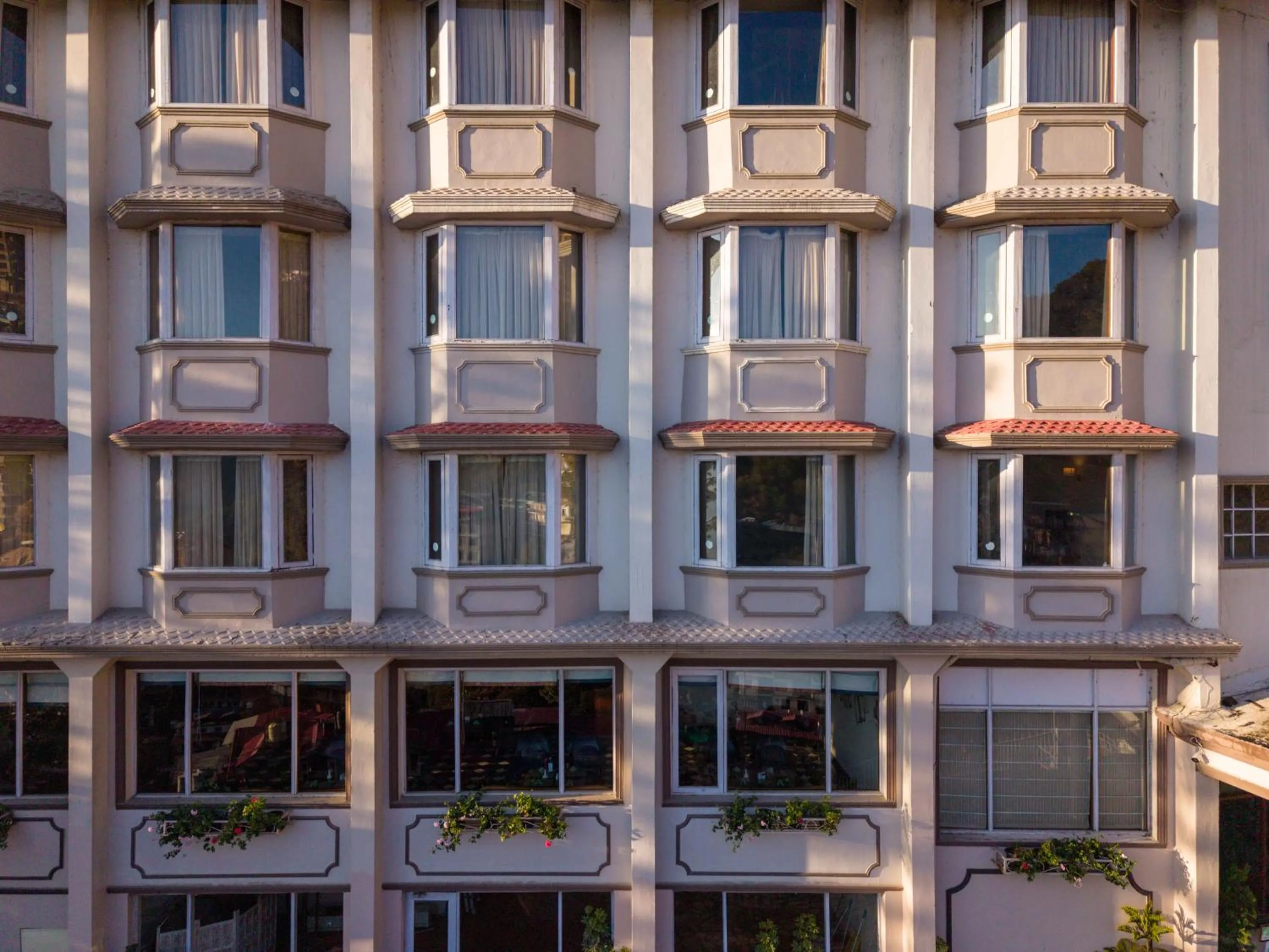 Facade/entrance in 8fold by LaRiSa