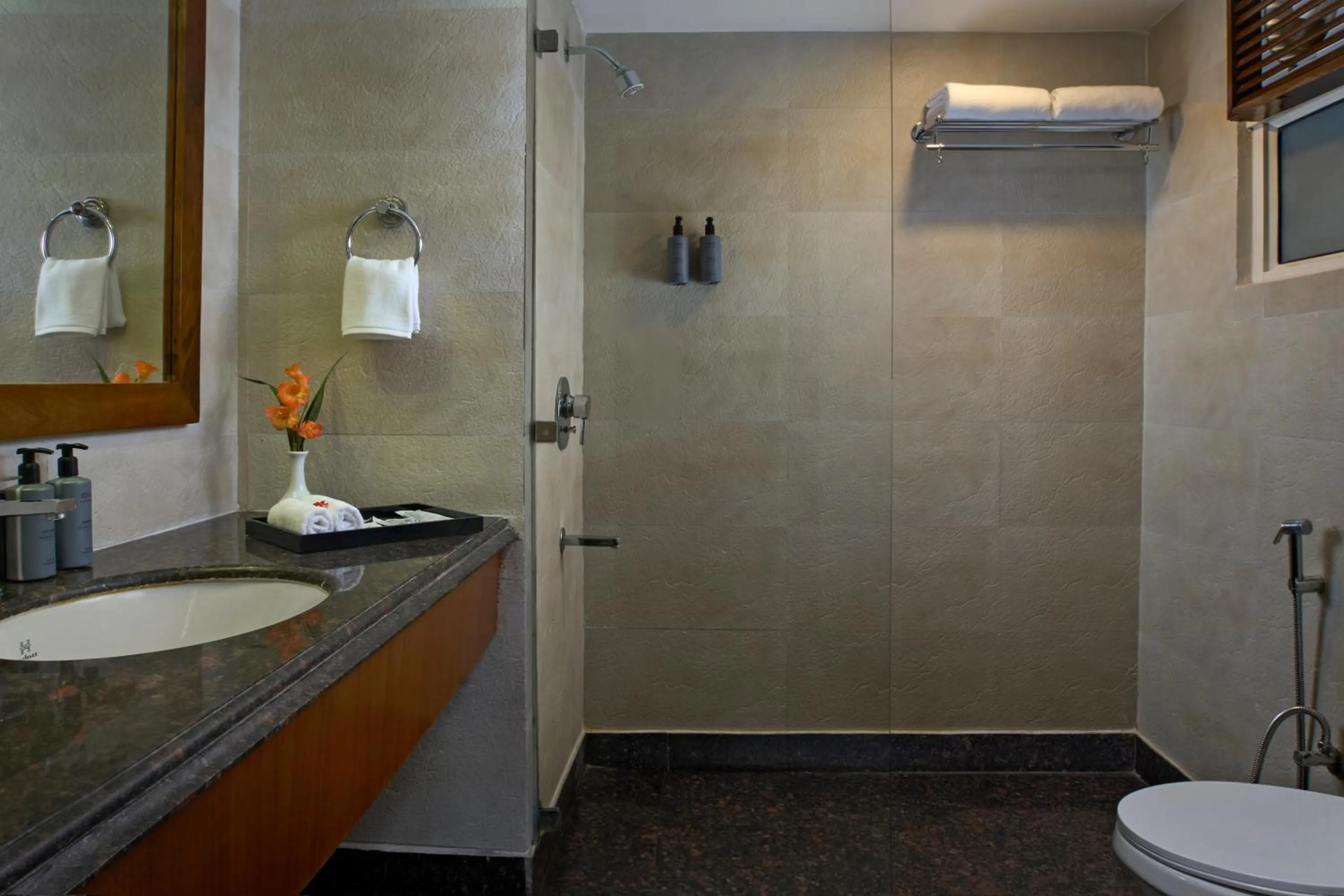 Toilet in 8fold by LaRiSa