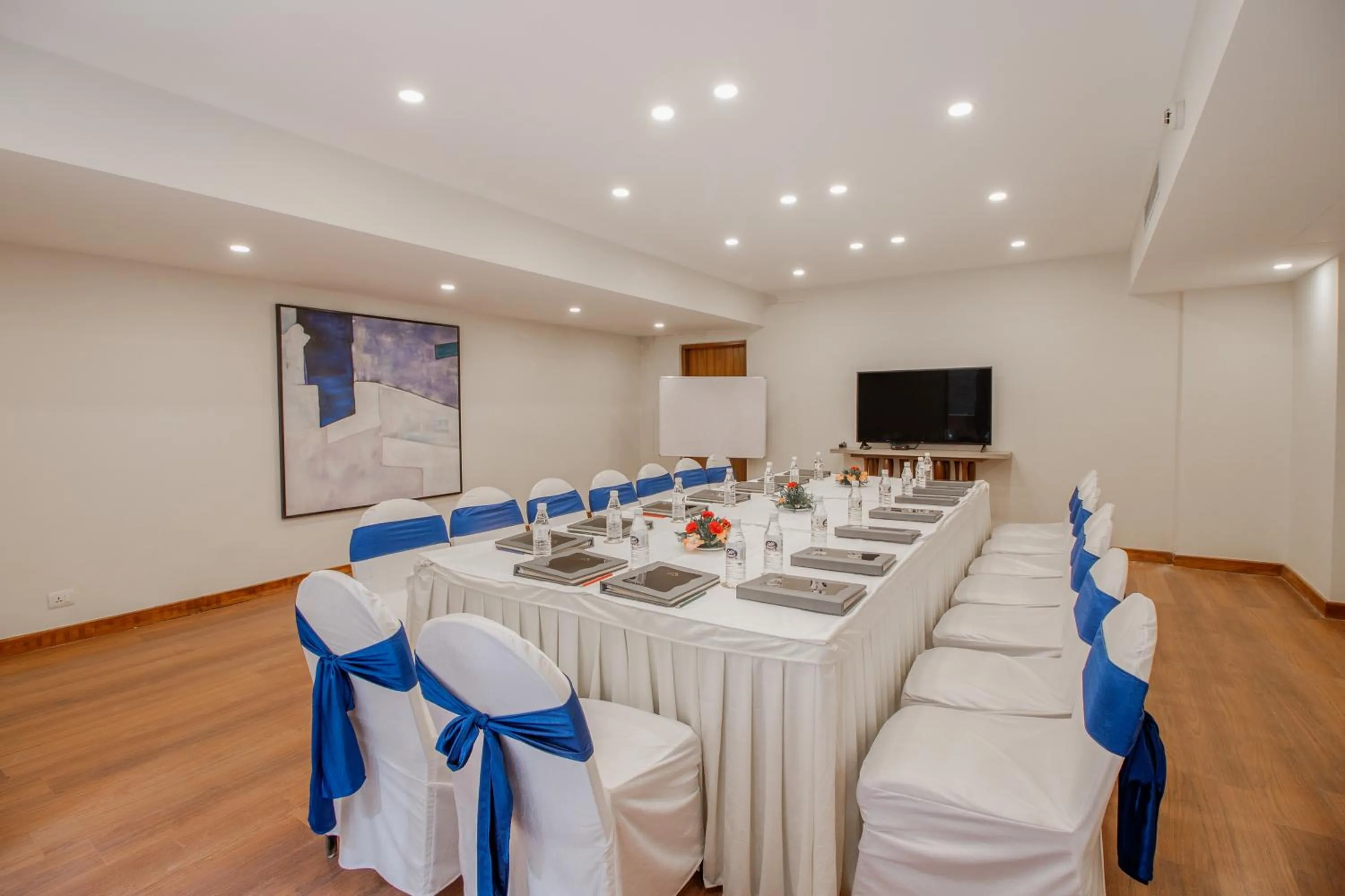 Meeting/conference room in 8fold by LaRiSa