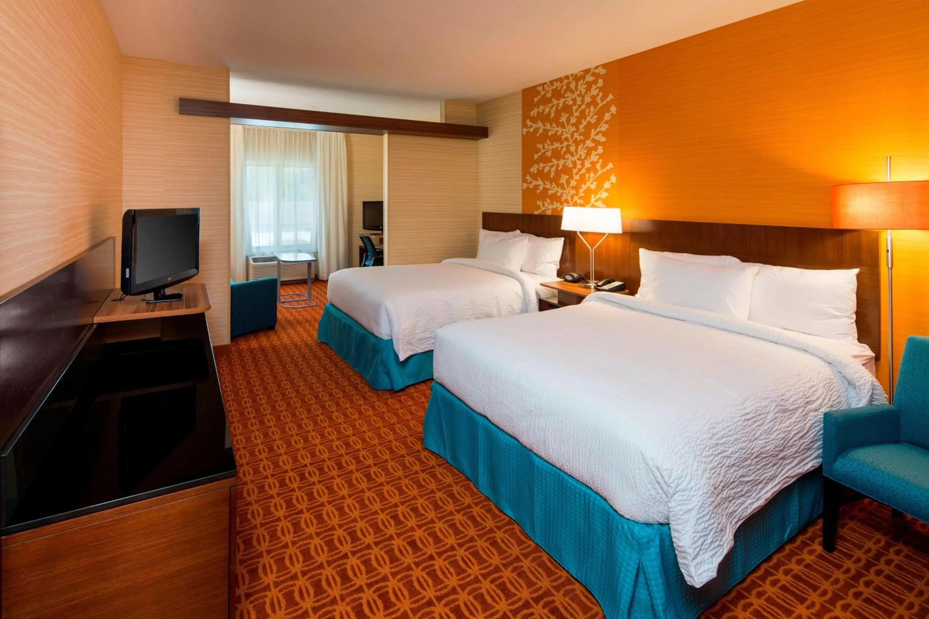 Photo of the whole room, Bed in Fairfield Inn & Suites by Marriott Hershey Chocolate Avenue